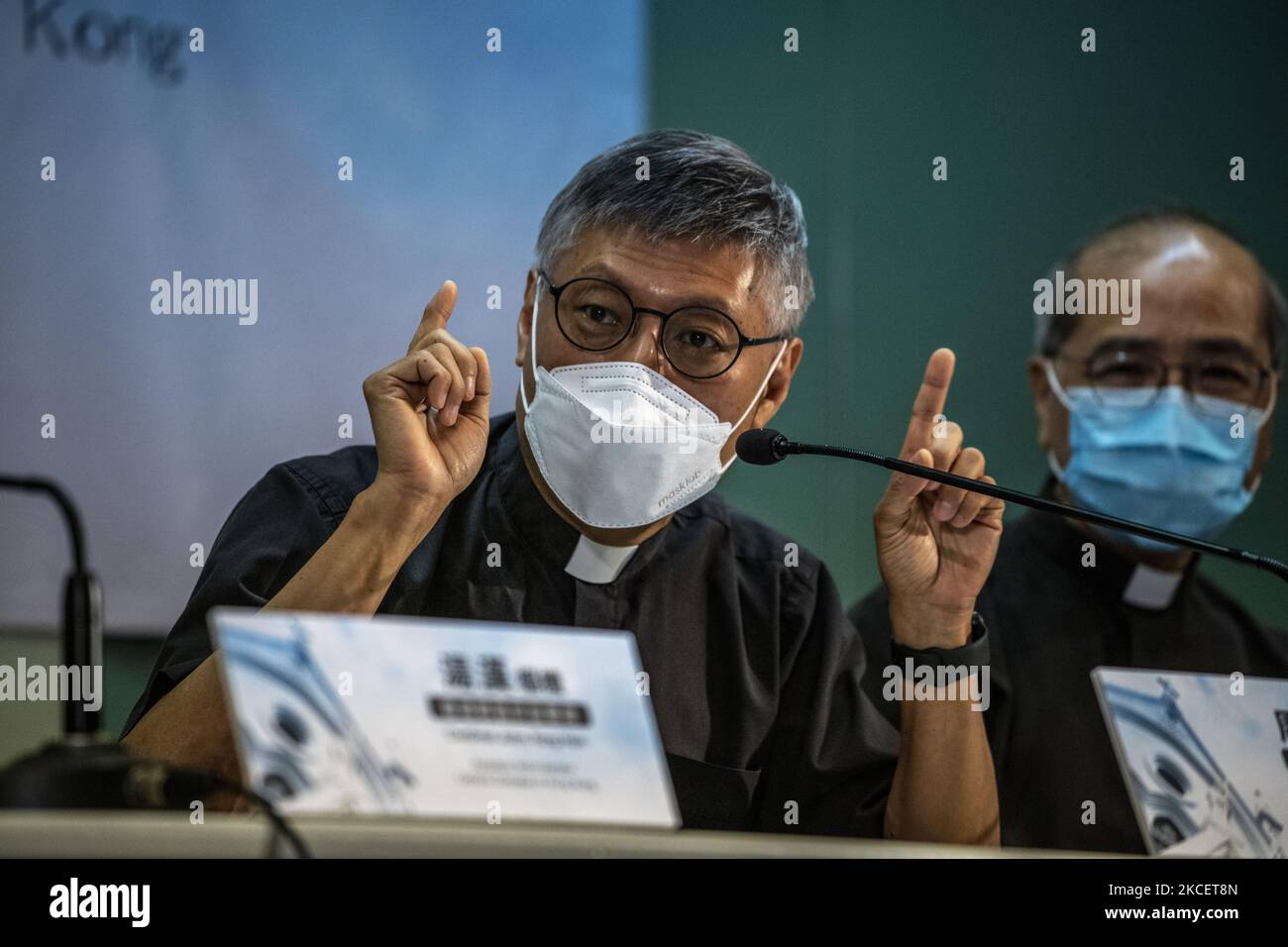 Nouveau Vatican nommé évêque de Hong Kong, Stephen Chow, parle lors d'une conférence de presse à Hong Kong, mardi, 18 mai 2021. L'enfant de 62 ans est le plus jeune prêtre à être nommé évêque de Hong Kong depuis que le Vatican a commencé à nommer des évêques chinois dans la ville, les catholiques de Hong Kong sont sans chef permanent depuis plus de deux ans. (Photo de Vernon Yuen/NurPhoto) Banque D'Images