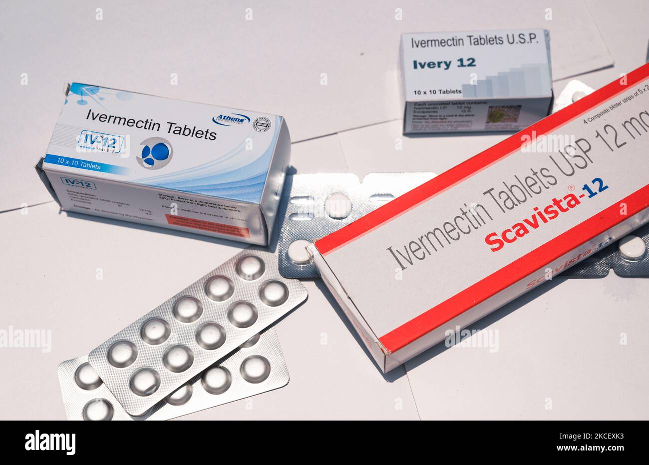 Cette photo montre les comprimés d'Ivermectine à Tehatta, Benga occidental, Inde, le 19 mai 2021. Certains gouvernements des États indiens prévoient de doser leurs populations avec l'ivermectine, un médicament anti-parasite, pour les protéger contre les infections sévères à COVID-19, car leurs hôpitaux sont envahis par des patients en état critique. Mais l'Organisation mondiale de la Santé (OMS) a mis en garde contre l'utilisation de ce médicament dans le traitement des patients atteints de COVID-19. (Photo de Soumyabrata Roy/NurPhoto) Banque D'Images