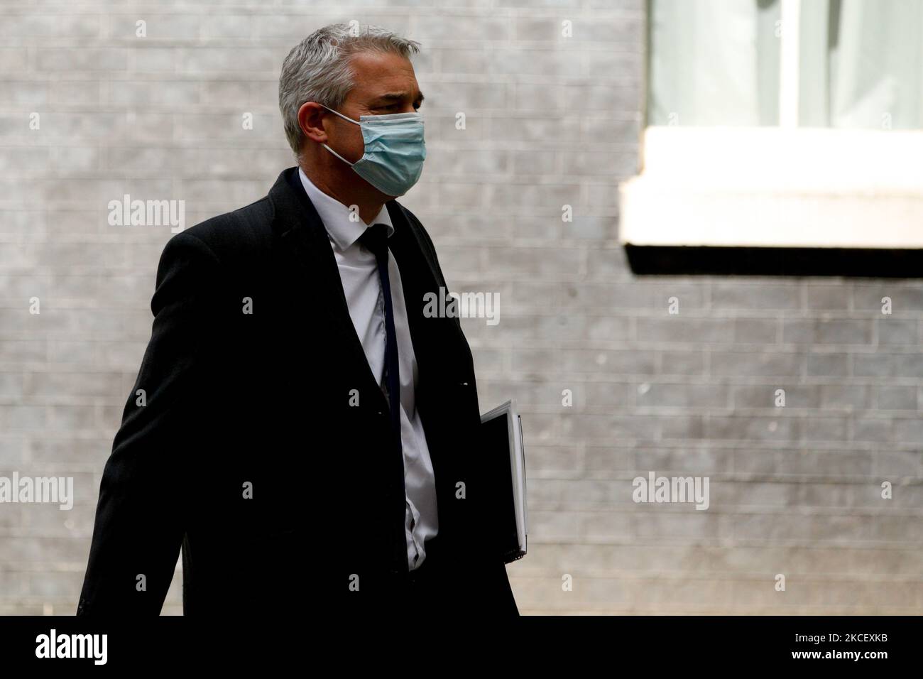 Le secrétaire en chef du Trésor, Steve Barclay, député du Parti conservateur pour le nord-est de Cambridgeshire, porte un masque facial laissant le 10 Downing Street à Londres, en Angleterre, sur 19 mai 2021. (Photo de David Cliff/NurPhoto) Banque D'Images