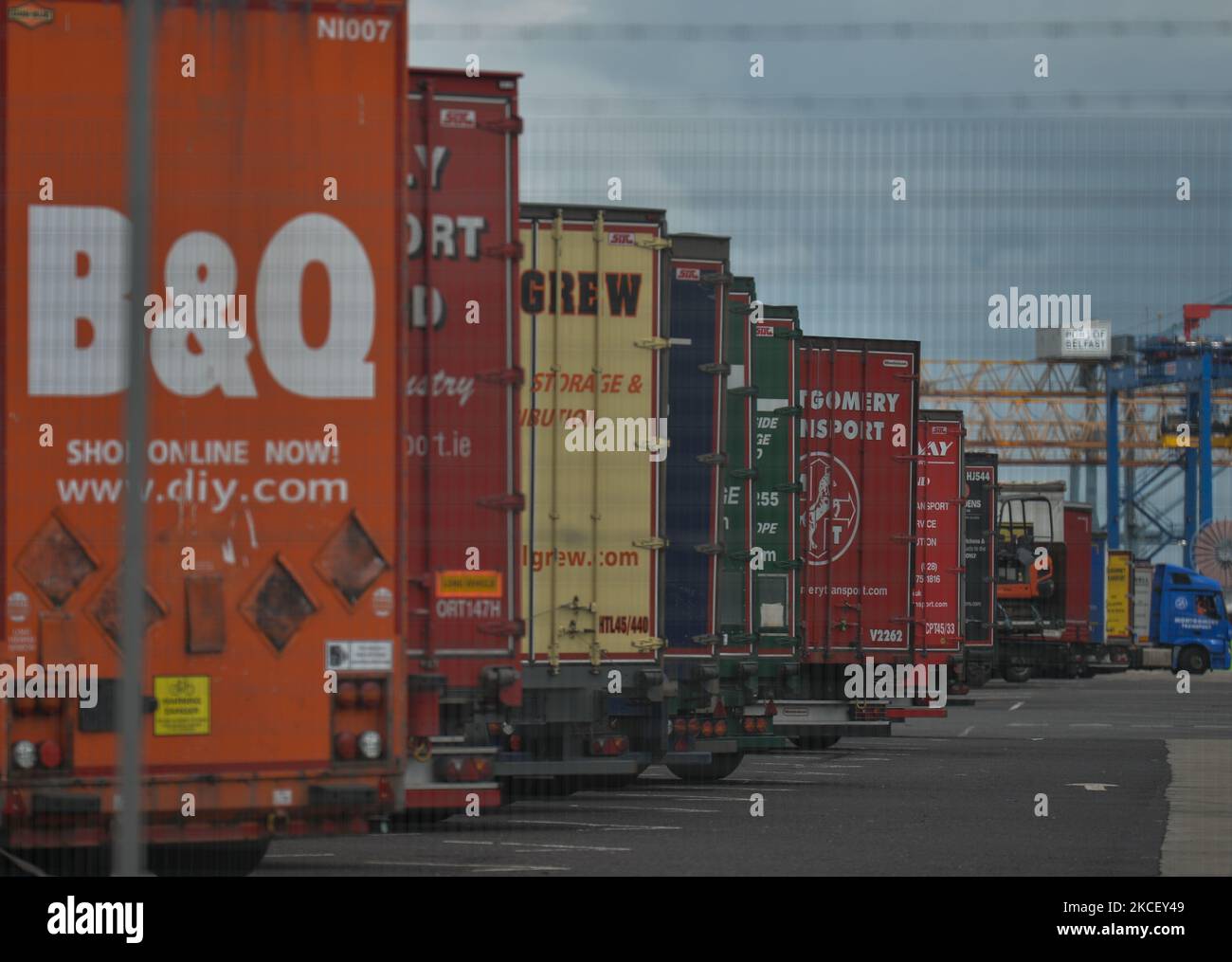 Vue générale des camions qui attendent dans le terminal des conteneurs du port de Belfast. Mercredi, 19 mai 2021, à Bangor, comté en bas, Irlande du Nord (photo par Artur Widak/NurPhoto) Banque D'Images