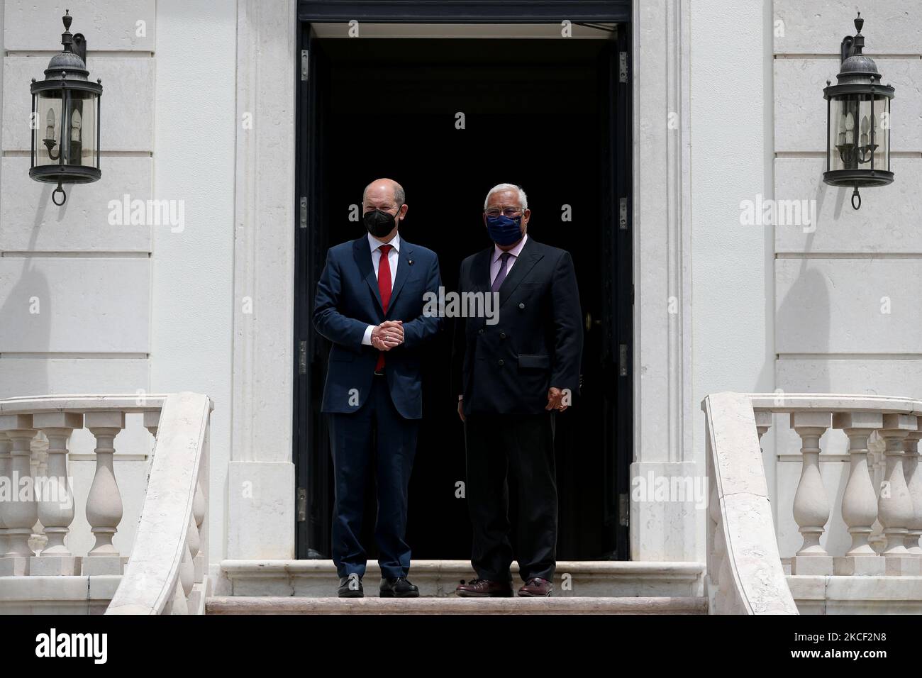 Le ministre allemand des Finances et vice-chancelier OLAF Scholz (L) rencontre le Premier ministre portugais Antonio Costa au Palais de São Bento à Lisbonne, au Portugal, à 22 mai 2021. (Photo par Pedro Fiúza/NurPhoto) Banque D'Images