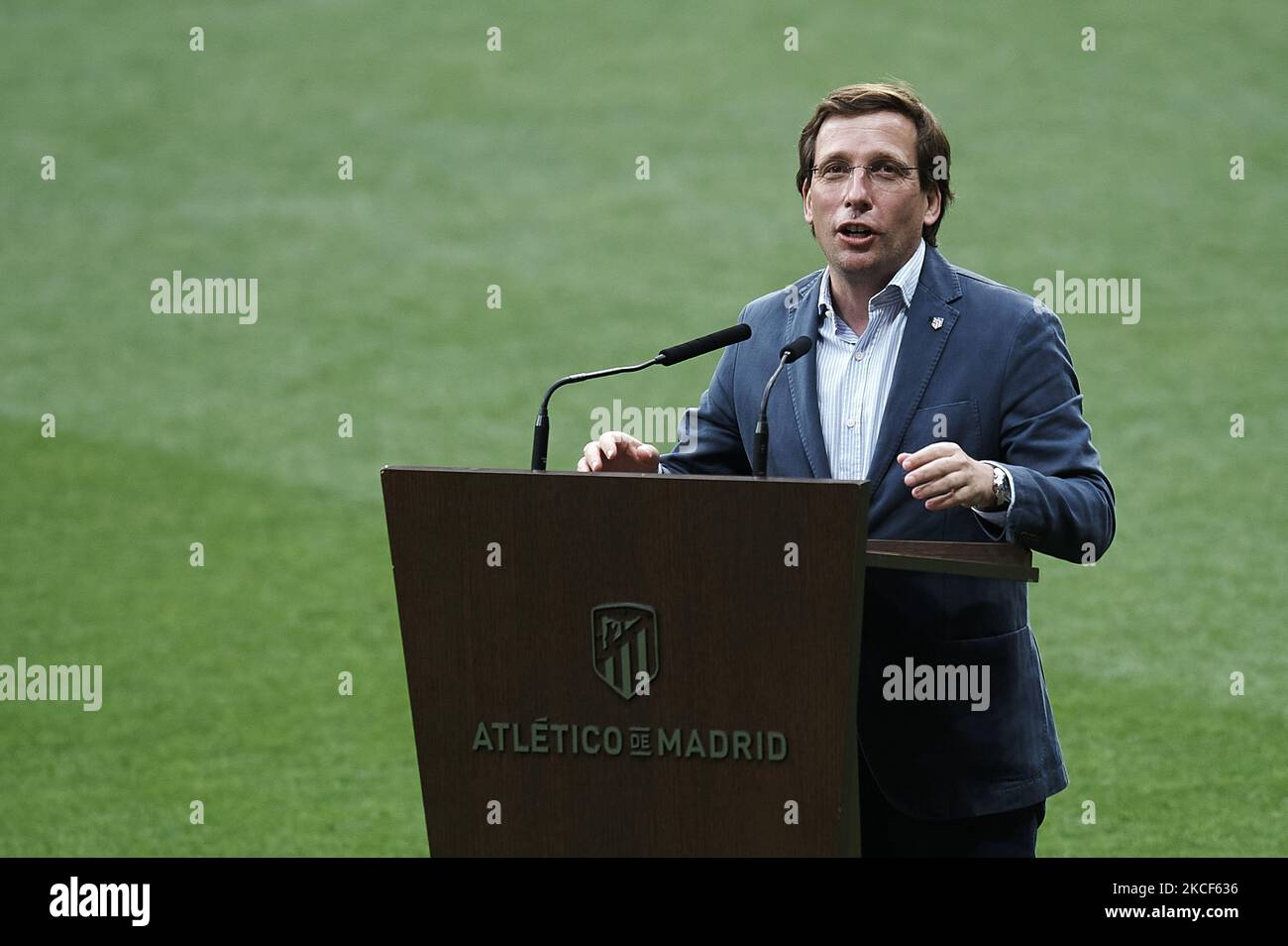 Le maire de Madrid José Luis Martinez-Almeida lors de la cérémonie de remise du trophée de championnat de la Liga 20/21 à l'Estadio Wanda Metropolitano sur 23 mai 2021 à Madrid, Espagne. (Photo de Jose Breton/Pics action/NurPhoto) Banque D'Images