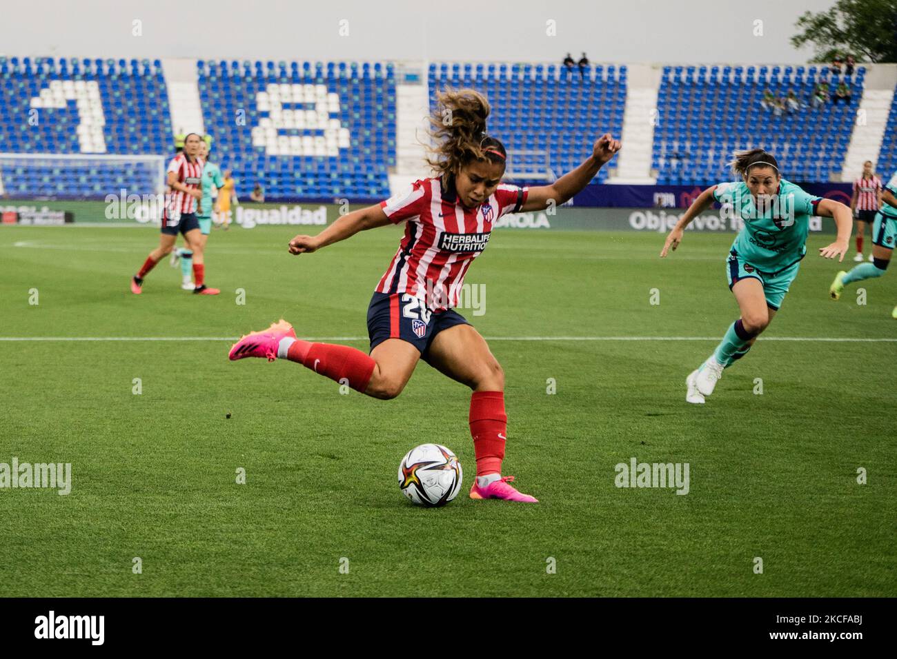 L. Santos de Madrid CFF en action lors de la coupe d'Espagne féminine, Copa de la Reina, match de football semi-final joué entre l'Atlético de Madrid et Levante UD à l'Estadio Municipal Butarque stade sur 27 mai 2021 à Leganes, Espagne. (Photo de Jon Imanol Reino/NurPhoto) Banque D'Images