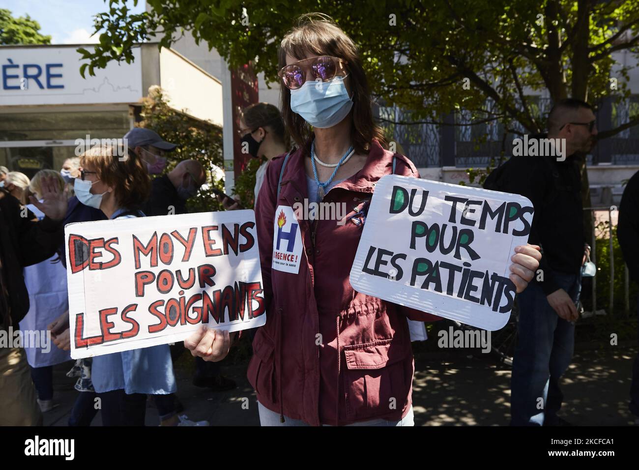 Manifestation des travailleurs de la santé à Paris, en France, sur 29 mai 2021. Ils exigent de meilleures conditions de travail, une augmentation du nombre de personnel et un soutien accru pour leur secteur. (Photo par Adnan Farzat/NurPhoto) Banque D'Images