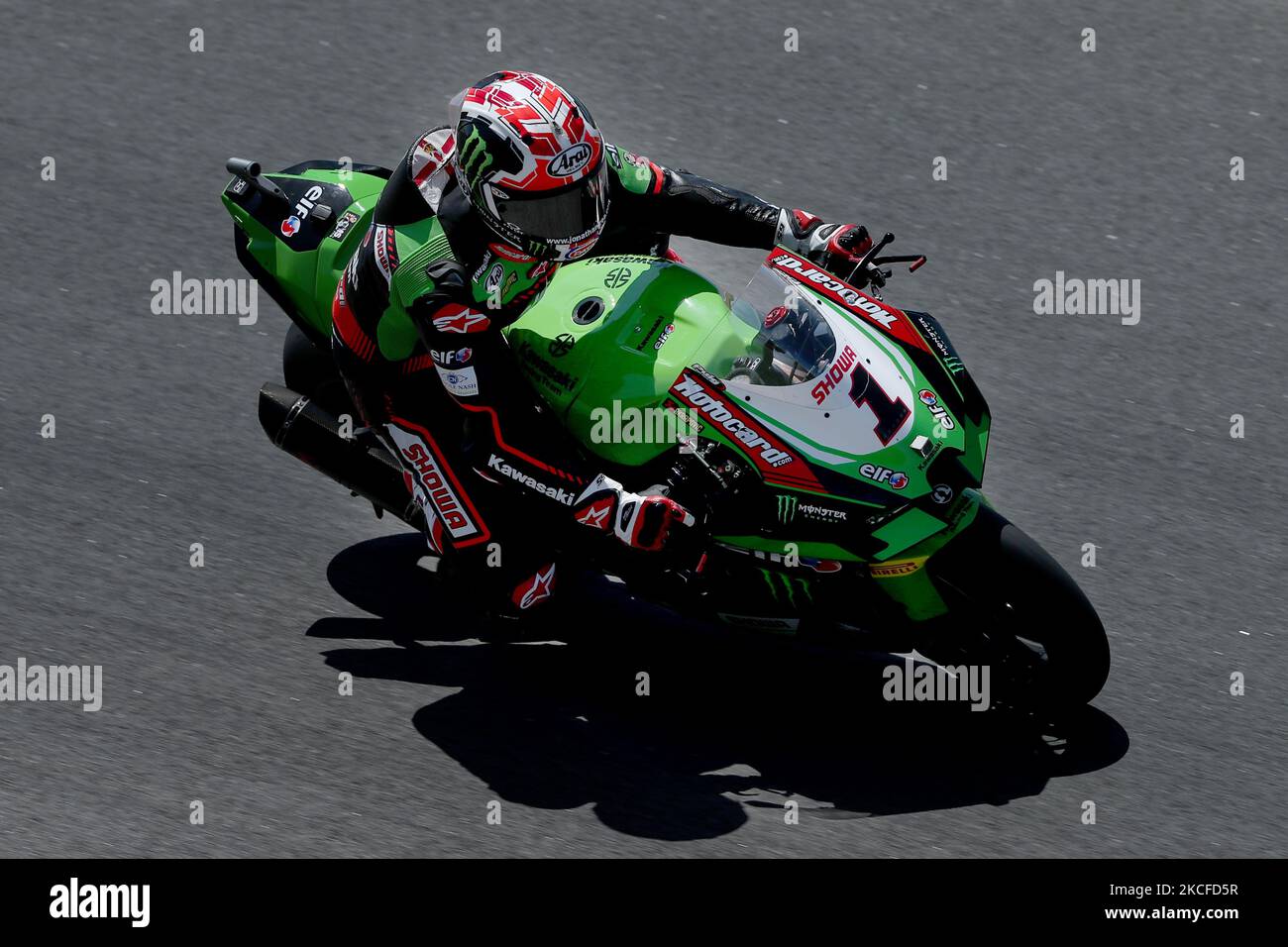 Le britannique Jonathan Rea de l'équipe de course de Kawasaki Worldsbk participe à la course 2 du championnat du monde de Superbike de FIM Estoril Round au Circuito Estoril à Cascais, Portugal sur 30 mai 2021. (Photo par Pedro Fiúza/NurPhoto) Banque D'Images