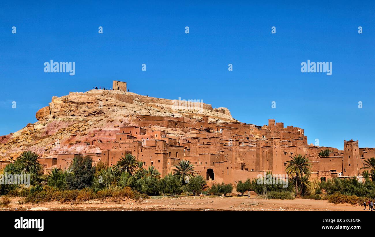 Village historique d'ait Benhaddou (Ksar d'ait-Ben-Haddou) au Maroc, en Afrique. Le village d'ait Benhaddou est situé au sommet d'une colline et protège une série de maisons de terre Kasbahs et Ksour. (Photo de Creative Touch Imaging Ltd./NurPhoto) Banque D'Images