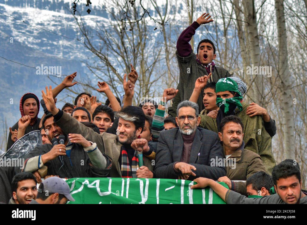 Shabir Ahmad Shah, connu sous le nom de Shabir Shah, est vu lors d'un rassemblement dans la région de Bomai de Sopore, district de Baramulla, Jammu-et-Cachemire, Inde sur 14 mars 2014. Shabir Ahmad Shah, connu sous le nom de Shabir Shah, à Kadipora, Anantnag, Cachemire, est le fondateur et président du Parti de la liberté démocratique du Jammu-et-Cachemire, l'une des principales organisations politiques séparatistes cherchant à obtenir le « droit à l'autodétermination » pour Jammu-et-Cachemire. Les membres de la famille des dirigeants séparatistes emprisonnés ont demandé au Centre des transférer à Srinagar ou des libérer le plus tôt, à la suite du décès de Tehreek-e-H emprisonné Banque D'Images