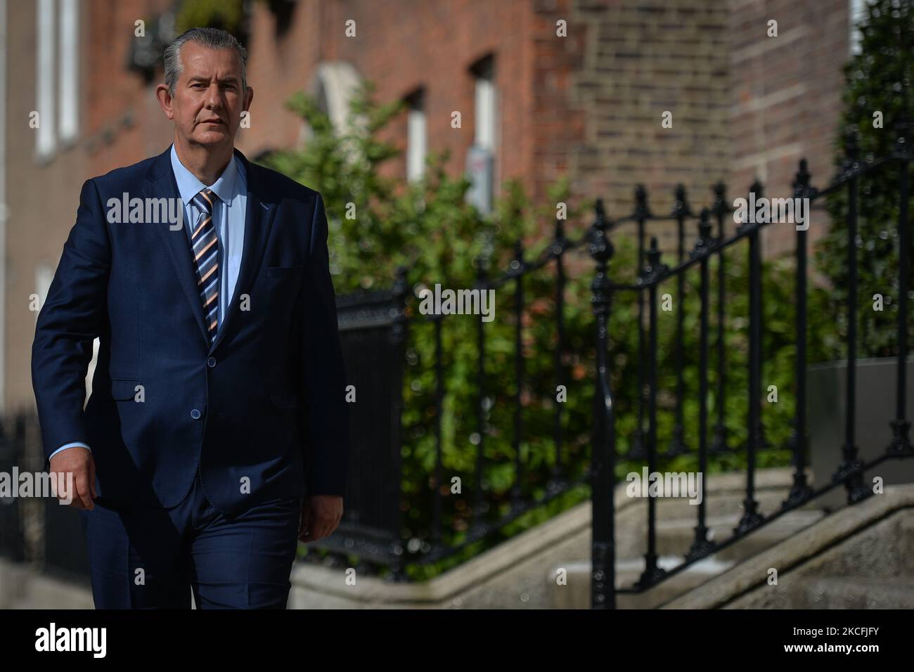 Edwin Poots, chef du DUP, s'est mis en route pour rencontrer des représentants des médias devant les bâtiments gouvernementaux avant sa réunion avec Taoiseach Micheal Martin (Premier ministre irlandais) ce soir. Le jeudi 3 juin 2021, à Dublin, Irlande. (Photo par Artur Widak/NurPhoto) Banque D'Images