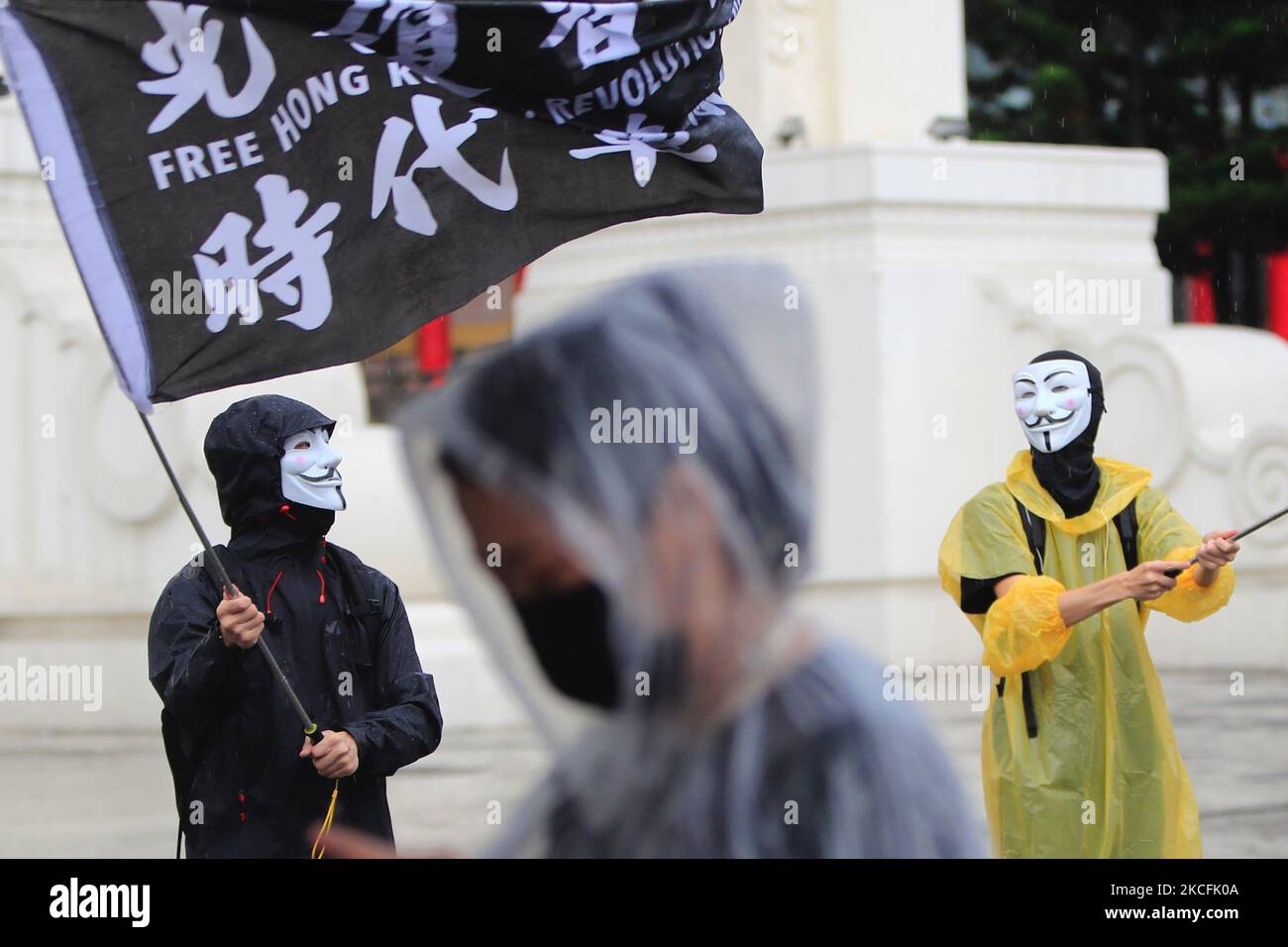 Citizens and Lam Wing Kee, librairie de Hong Kong qui s'est enfui à Taïwan pour éviter la répression politique, vu dans un stand de commémoration du massacre de la place Tienanmen en 32nd, ou incident de 4 juin, à la place de la liberté à Taipei, Taïwan, le 4 juin 2021. (Photo de CEng Shou Yi/NurPhoto) Banque D'Images Citizens and Lam Wing Kee, librairie de Hong Kong qui s'est enfui à Taïwan pour éviter la répression politique, vu dans un stand de commémoration du massacre de la place Tienanmen en 32nd, ou incident de 4 juin, à la place de la liberté à Taipei, Taïwan, le 4 juin 2021. (Photo de CEng Shou Yi/NurPhoto) Banque D'Images