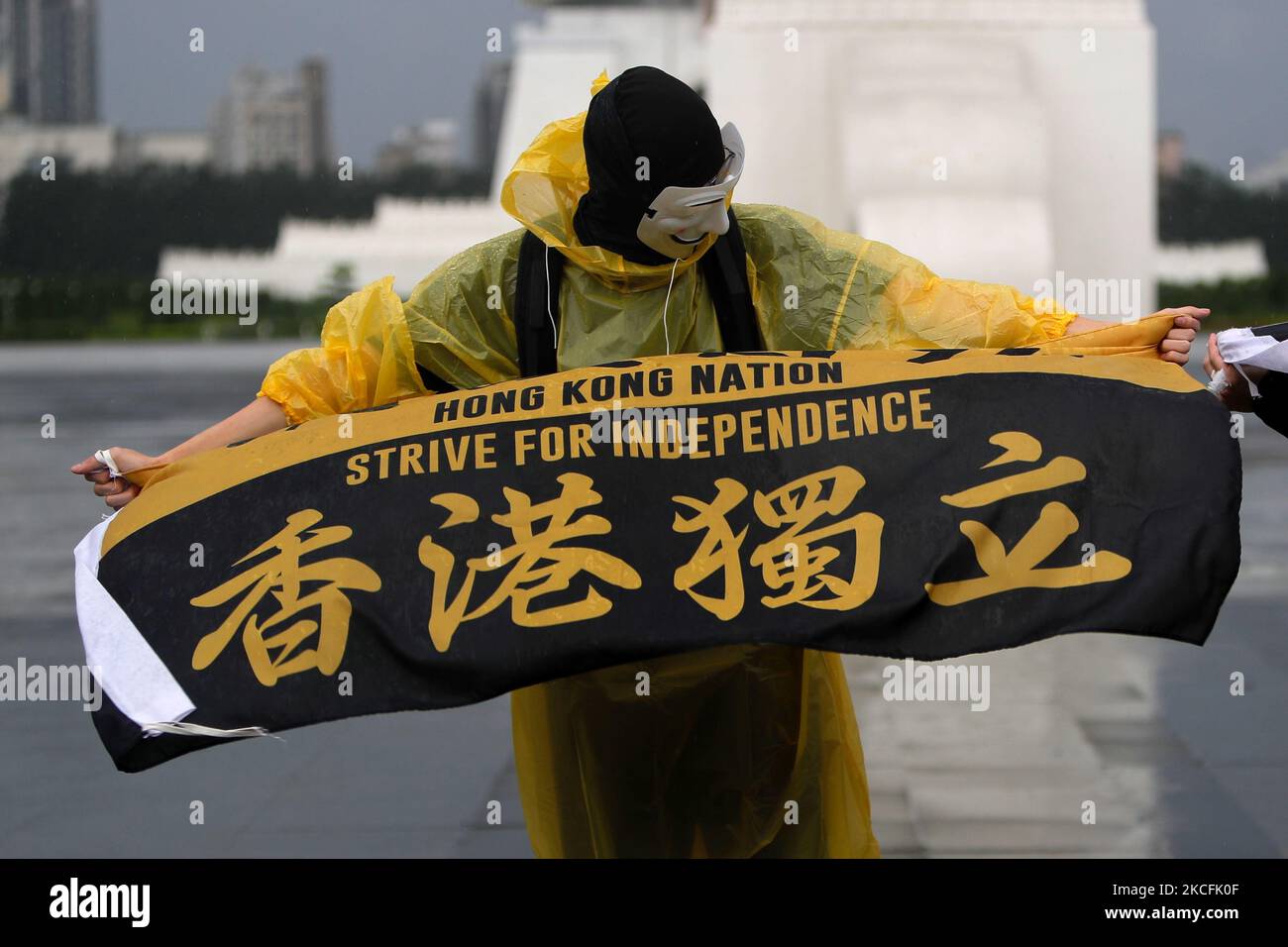 Citizens and Lam Wing Kee, librairie de Hong Kong qui s'est enfui à Taïwan pour éviter la répression politique, vu dans un stand de commémoration du massacre de la place Tienanmen en 32nd, ou incident de 4 juin, à la place de la liberté à Taipei, Taïwan, le 4 juin 2021. (Photo de CEng Shou Yi/NurPhoto) Banque D'Images Citizens and Lam Wing Kee, librairie de Hong Kong qui s'est enfui à Taïwan pour éviter la répression politique, vu dans un stand de commémoration du massacre de la place Tienanmen en 32nd, ou incident de 4 juin, à la place de la liberté à Taipei, Taïwan, le 4 juin 2021. (Photo de CEng Shou Yi/NurPhoto) Banque D'Images