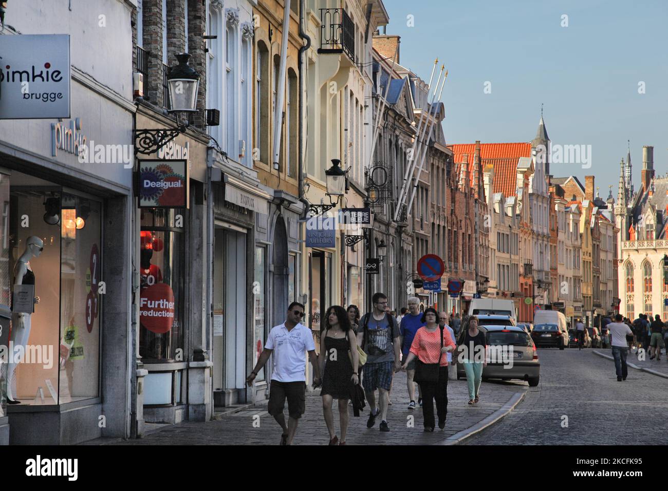 Rue dans la ville de Bruges (Brugge) en Belgique, Europe. Bruges, également connue sous le nom de Venise du Nord, est la capitale et la plus grande ville de la province de Flandre Occidentale dans la région flamande de Belgique. (Photo de Creative Touch Imaging Ltd./NurPhoto) Banque D'Images