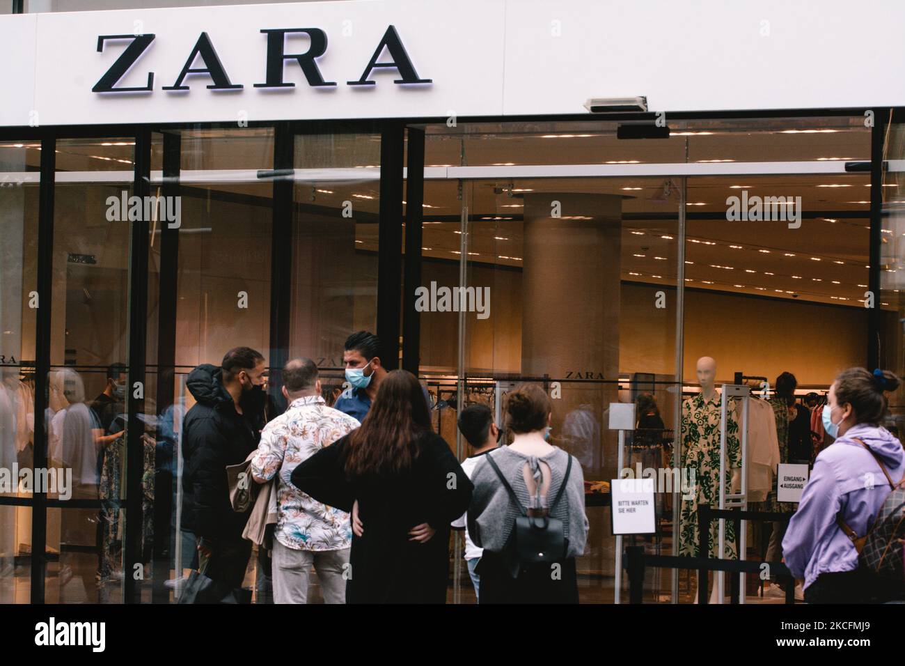 Zara magasin de vêtements est vu dans le centre-ville de Cologne, Allemagne  sur 5 juin 2021 (photo par Ying Tang/NurPhoto Photo Stock - Alamy