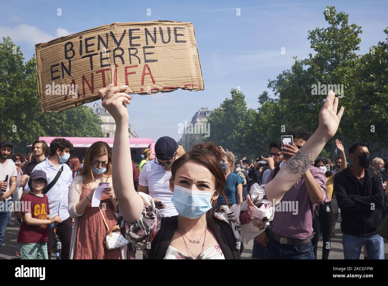 Des milliers de personnes se sont rassemblées pour participer à une marche anti-extrême-droite des libertés, sur 12 juin 2021 à Paris, en France. Le rassemblement a été appelé par les syndicats et les organisations de défense des droits civils français contre la montée du populisme et des idées d'extrême droite. (Photo par Adnan Farzat/NurPhoto) Banque D'Images