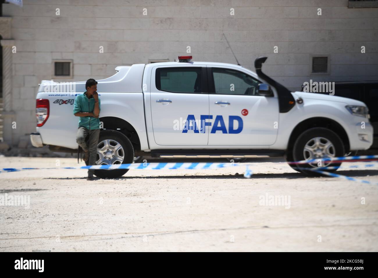 L'Association médicale des expatriés syriens '''sima' a ouvert les deux premiers centres de santé mobiles à Idlib, en Syrie, sur 15 juin 2021, en présence du Dr ''Ahmed Samer Al-Esh'' Président du SIMA, M. ''Kadir Kemaloglu' coordinateur du Croissant-Rouge turc à Idlib, Et M. ''Arjan Akar'', directeur de l'AFAD dans l'État turc de Hatay M. ''Ismail Yeket'', fonctionnaire de la Fondation religieuse turque, et le Dr 'salem Abdan', directeur d'Idlib Health. Banque D'Images