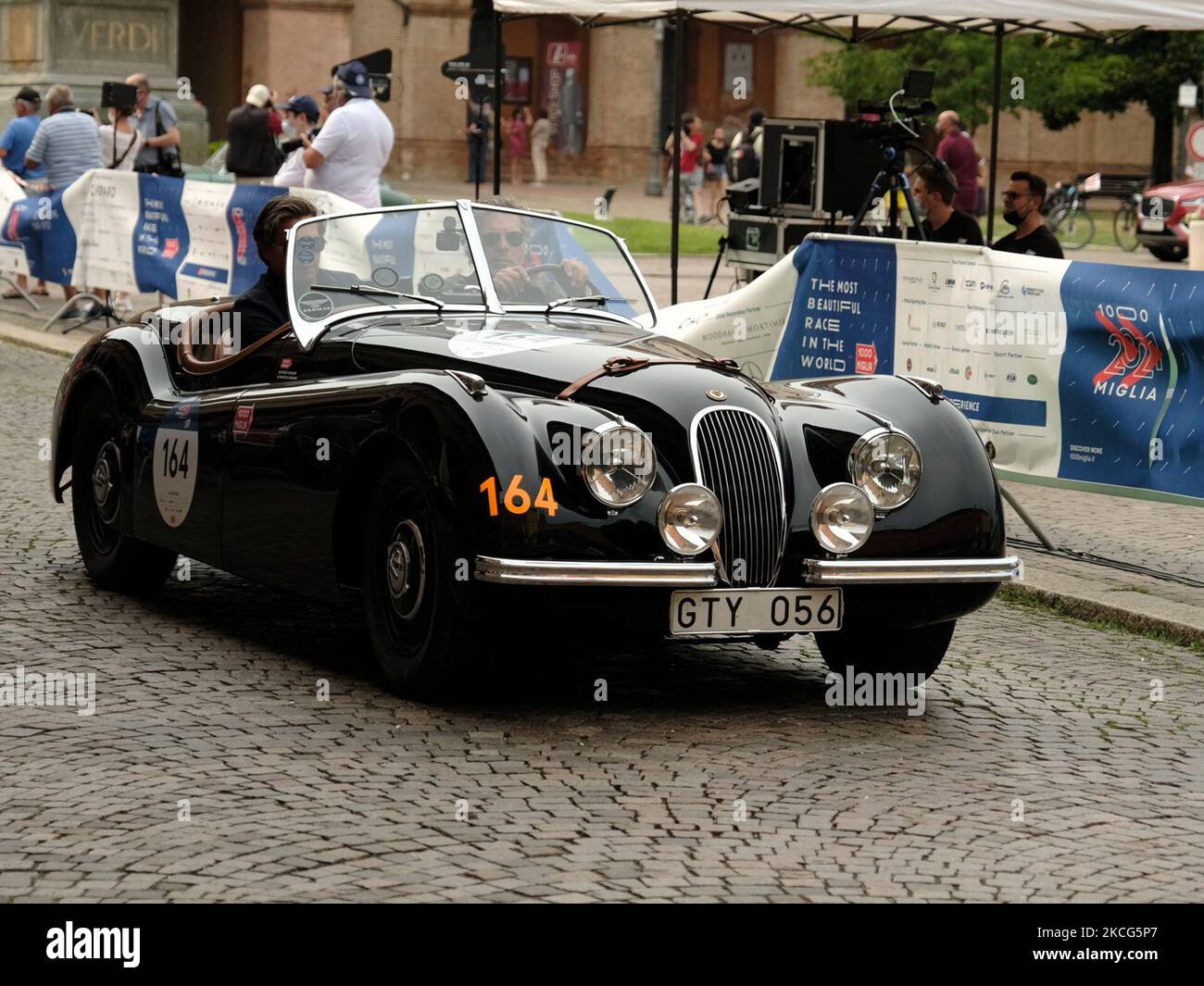 JAGUAR/XK 120 OTS ROADSTER 1950 au cours de la première étape du 1000 Miglia 2021, à Busseto (PR), Italie sur 16 juin 2021. (Photo de Loris Roselli/NurPhoto) Banque D'Images