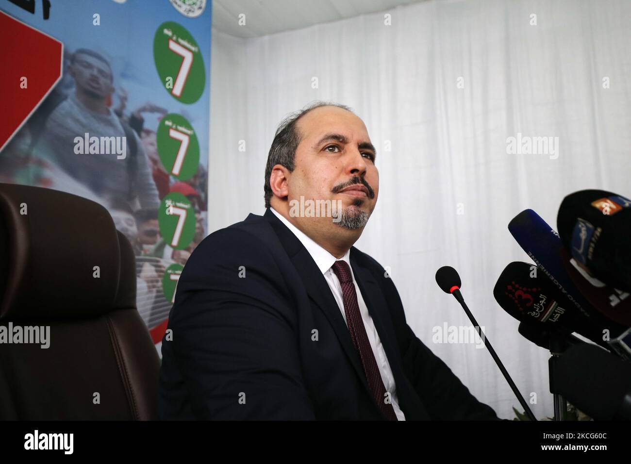 Abou el-Fadhl Baadji, secrétaire général du Front de libération nationale (FLN), donne une conférence de presse au siège du parti à Alger, Algérie, 16 juin 2021 (photo de Billal Bensalem/NurPhoto) Banque D'Images