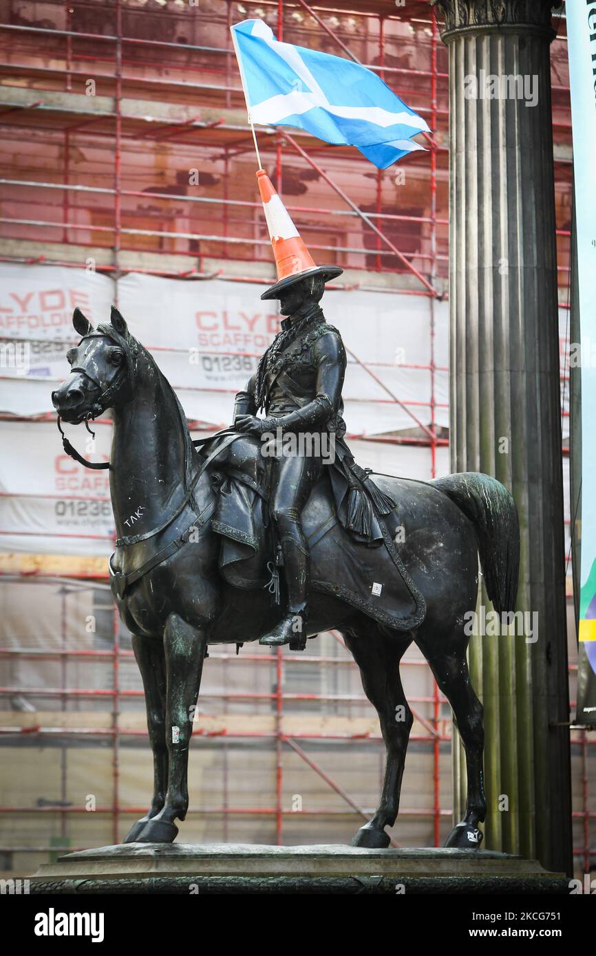 Les fans écossais sont vus dans le centre-ville avant le match Euro 2020 entre l'Écosse et l'Angleterre sur 18 juin 2021 à Glasgow, en Écosse. (Photo par Ewan Bootman/NurPhoto) Banque D'Images