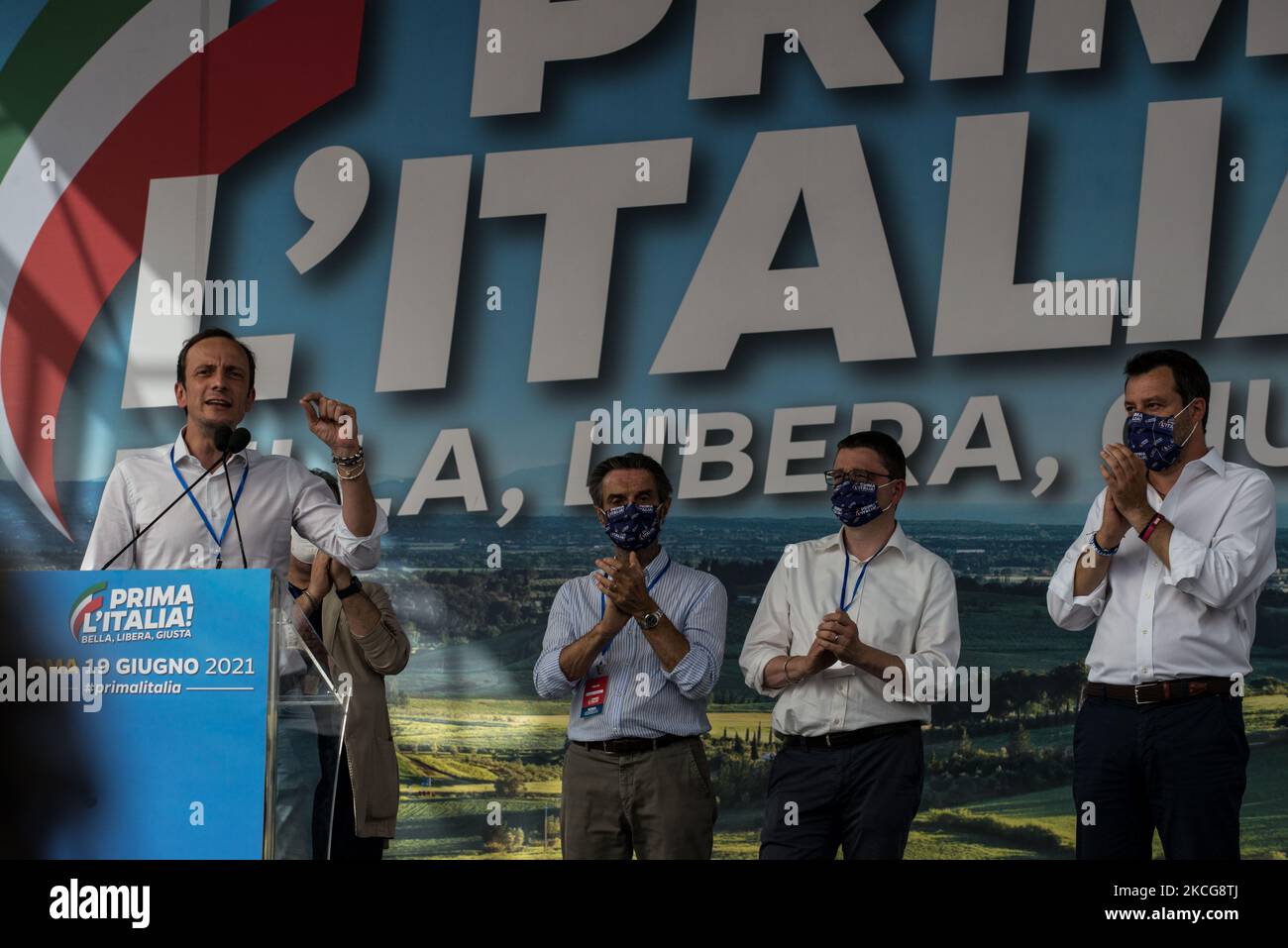 Massimiliano Fedriga lors de la manifestation nationale après des mois de fermetures et d'interdictions, le samedi 19 juin à Rome (Piazza Bocca della Verita), Italie le chef de la Ligue du Nord, Matteo Salvini, appelle son peuple à se rassembler au nom d'un retour à la vie et de référendums sur la justice. Le slogan sera ''First Italy! Bella, libera, giusta'' (hashtag #primalitalia). (Photo par Andrea Ronchini/NurPhoto) Banque D'Images