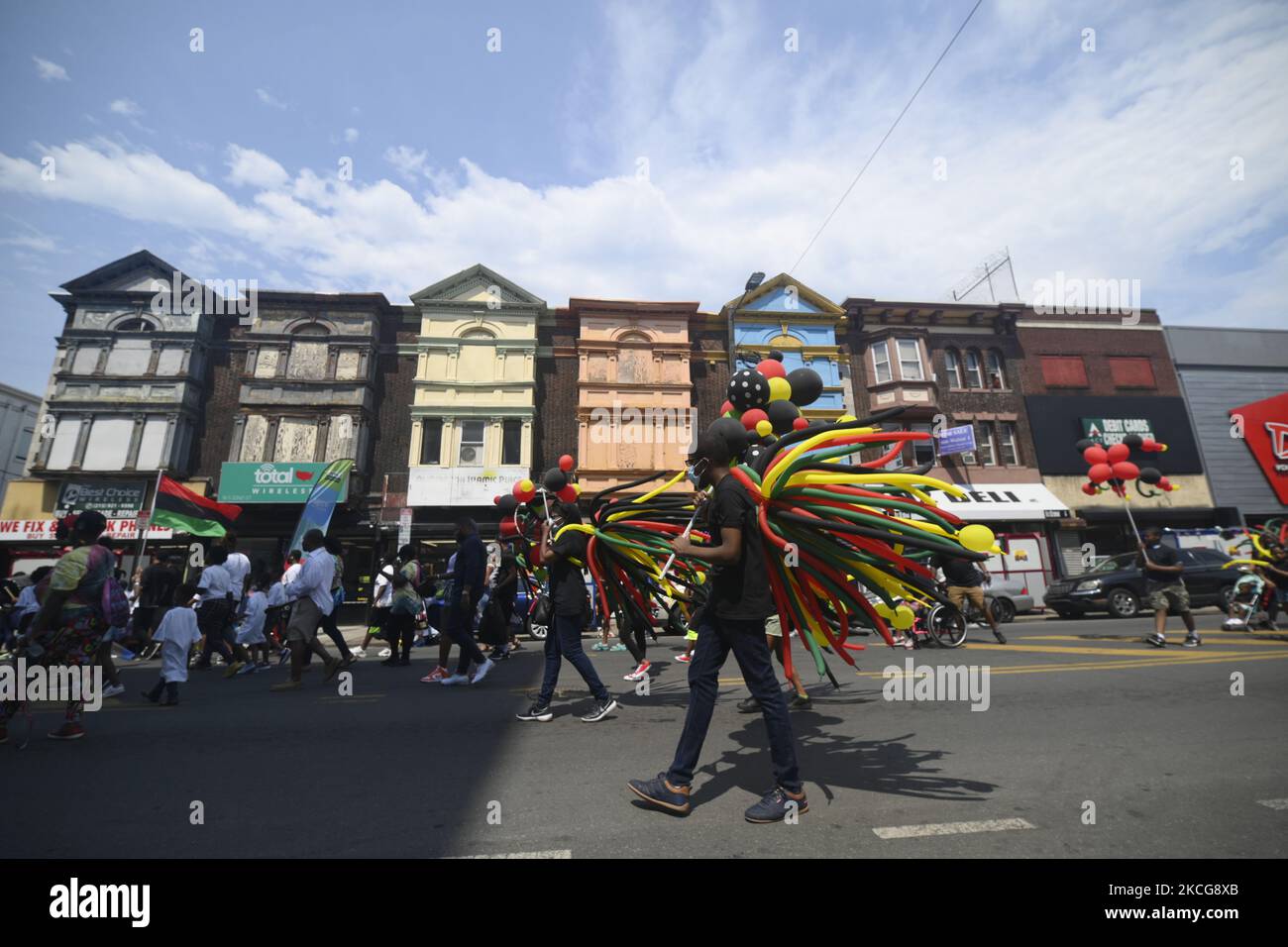 Rassemblement de la Journée de la liberté et marche à la célébration du dix-septième juin, à West Philadelphie, PA, USA sur 19 juin 2021. Le dix-septième jour de l'indépendance ou la Journée de la liberté commémore l'annonce de l'abolition de l'esclavage au 19 juin 1865 et cette année, il deviendra un jour férié fédéral après que le président Joe Biden ait signé la dix-septième loi sur la Journée nationale de l'indépendance. (Photo de Bastiaan Slabbers/NurPhoto) Banque D'Images