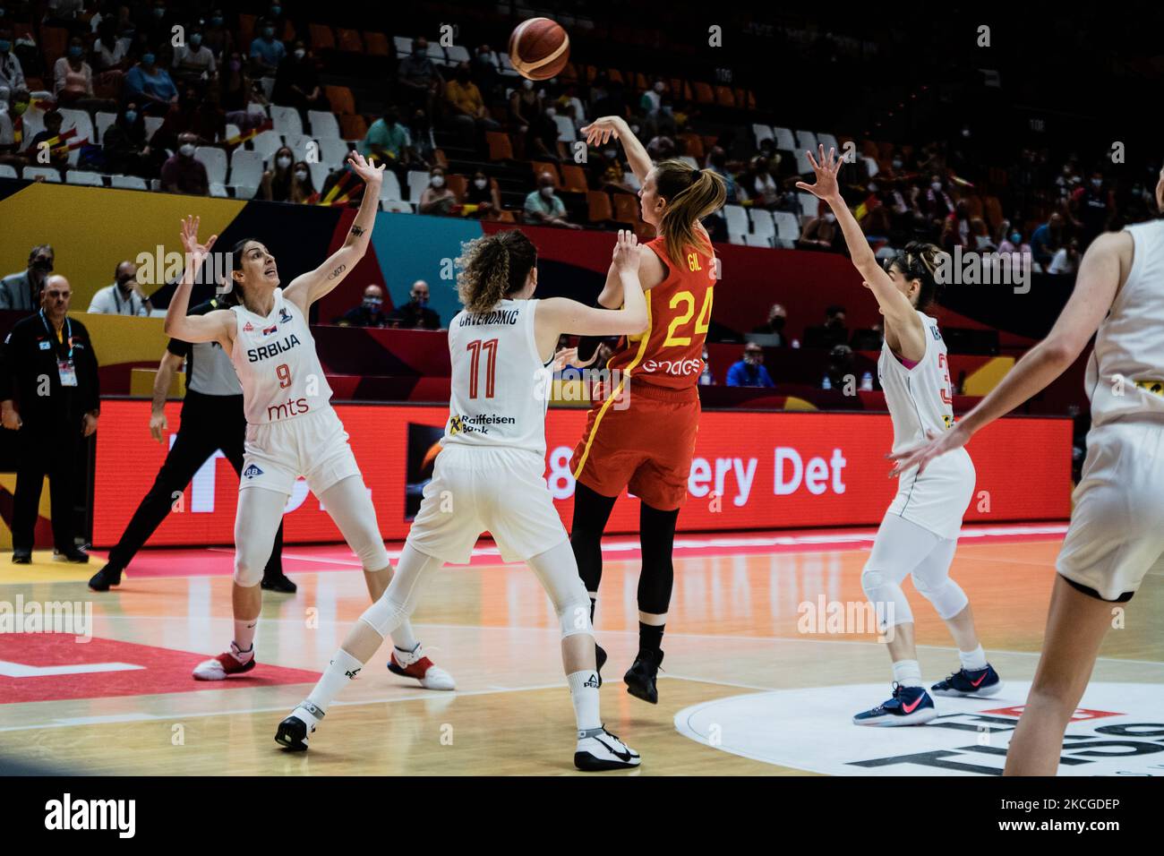 Laura Gil d'Espagne en action pendant le match des 2021 quarts de finale de l'Eurobasket féminin qui a eu lieu entre l'Espagne et la Serbie au pavillon Fuente de Sant Luis sur 23 juin 2021 à Valence, en Espagne. (Photo de Jon Imanol Reino/NurPhoto) Banque D'Images