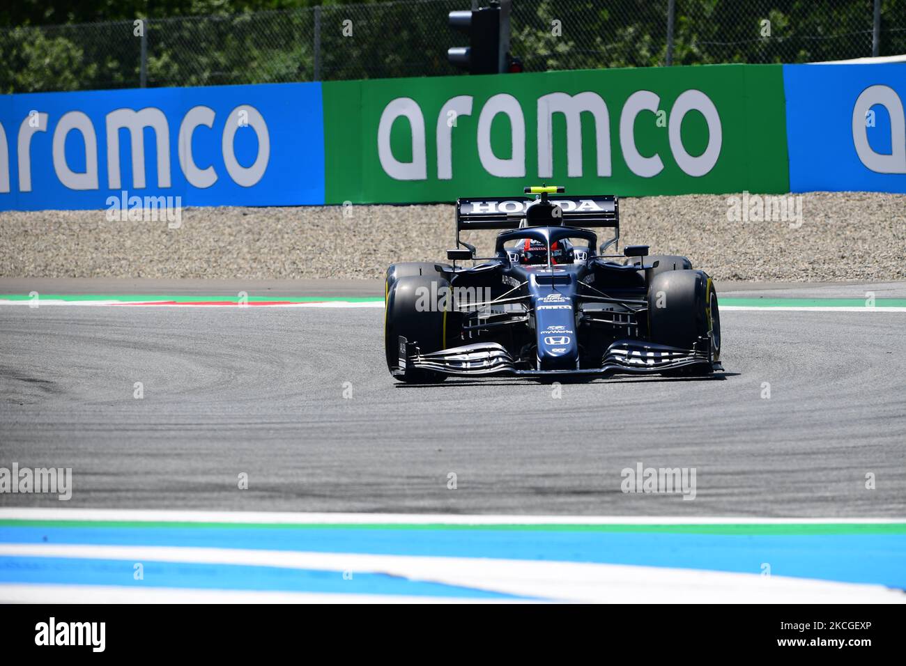 Yuki Tsunoda de Scuderia Alpha Tauri Honda pilote son monoplace AT02 pendant la pratique libre du Grand Prix de Styrie, 8th ronde du Championnat du monde de Formule 1 en anneau de taureau rouge à Spielberg, Styrie, Austia, 25 juin 2021 (photo par Andrea Diodato/NurPhoto) Banque D'Images