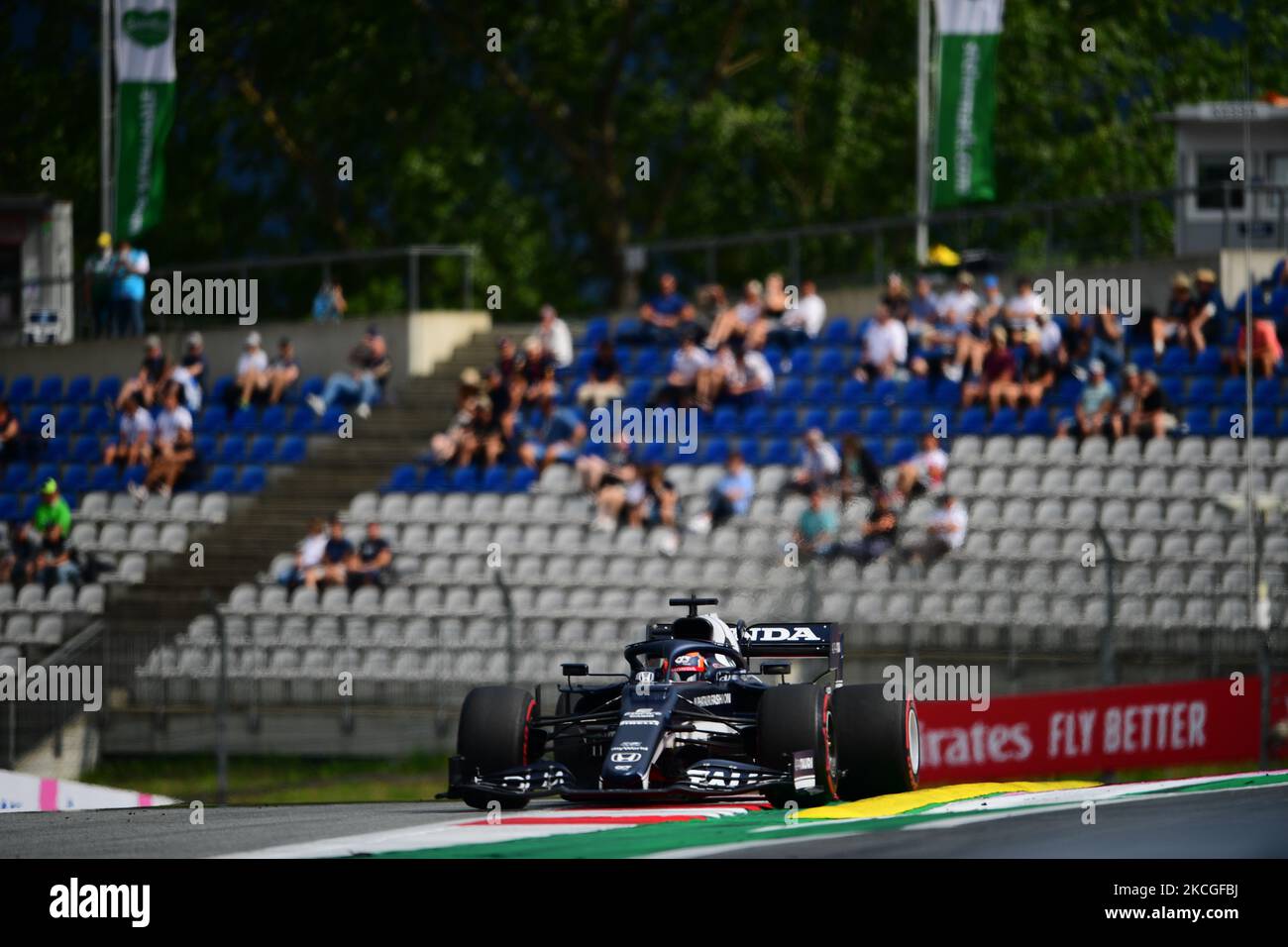 Pierre Gasly de la Scuderia Alpha Tauri Honda pilote son monoplace AT02 pendant la pratique libre du Grand Prix de Styrie, 8th ronde du Championnat du monde de Formule 1 en anneau de taureau rouge à Spielberg, Styrie, Austia, 25 juin 2021 (photo par Andrea Diodato/NurPhoto) Banque D'Images