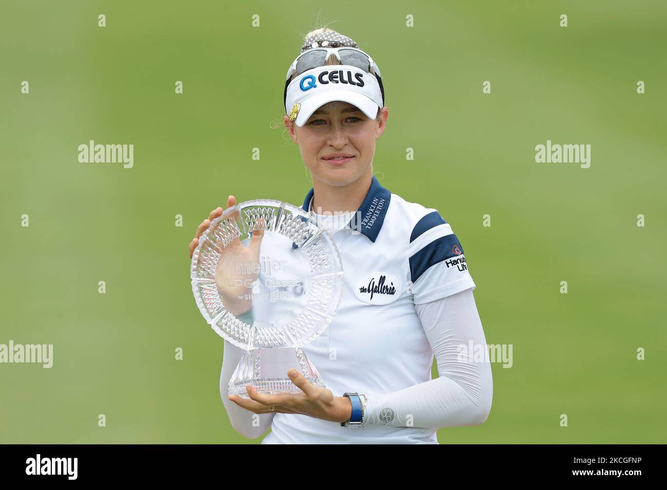 Nelly Korda tient le trophée après avoir remporté la Classique Meijer LPGA pour un tournoi de golf Simply Donnez au Blythefield Country Club de Belmont, MI, USA Sunday, 20 juin 2021. (Photo de Jorge Lemus/NurPhoto) Banque D'Images