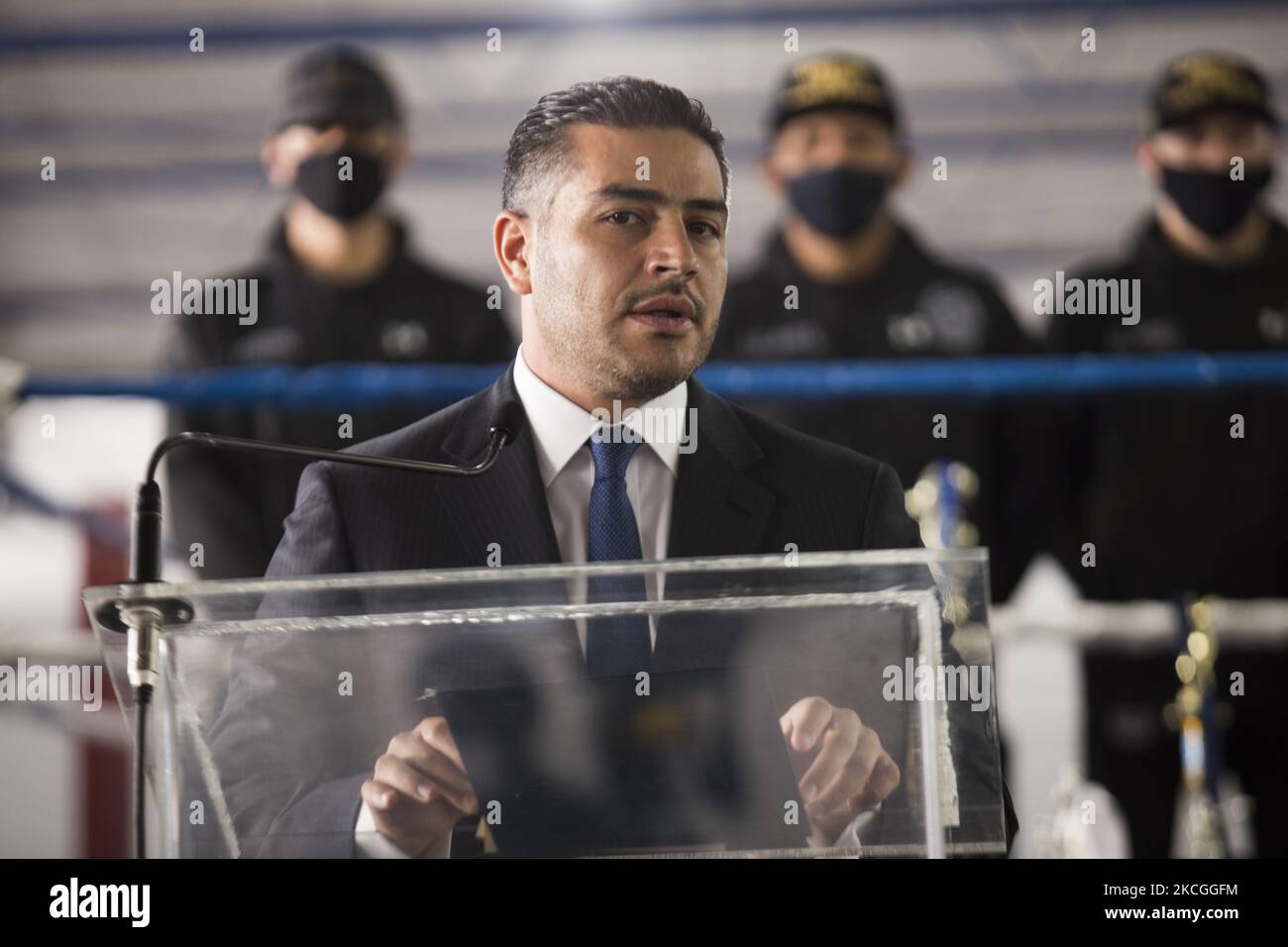 Omar Garcia Harfuch, secrétaire à la sécurité des citoyens de Mexico, inaugure l'école de boxe dans la partie nord de la capitale mexicaine, dans les environs de Narciso Bassols?neio du quartier Gustavo A. Madero. 25 juin 2021, Mexico. (Photo par Cristian Leyva/NurPhoto) Banque D'Images