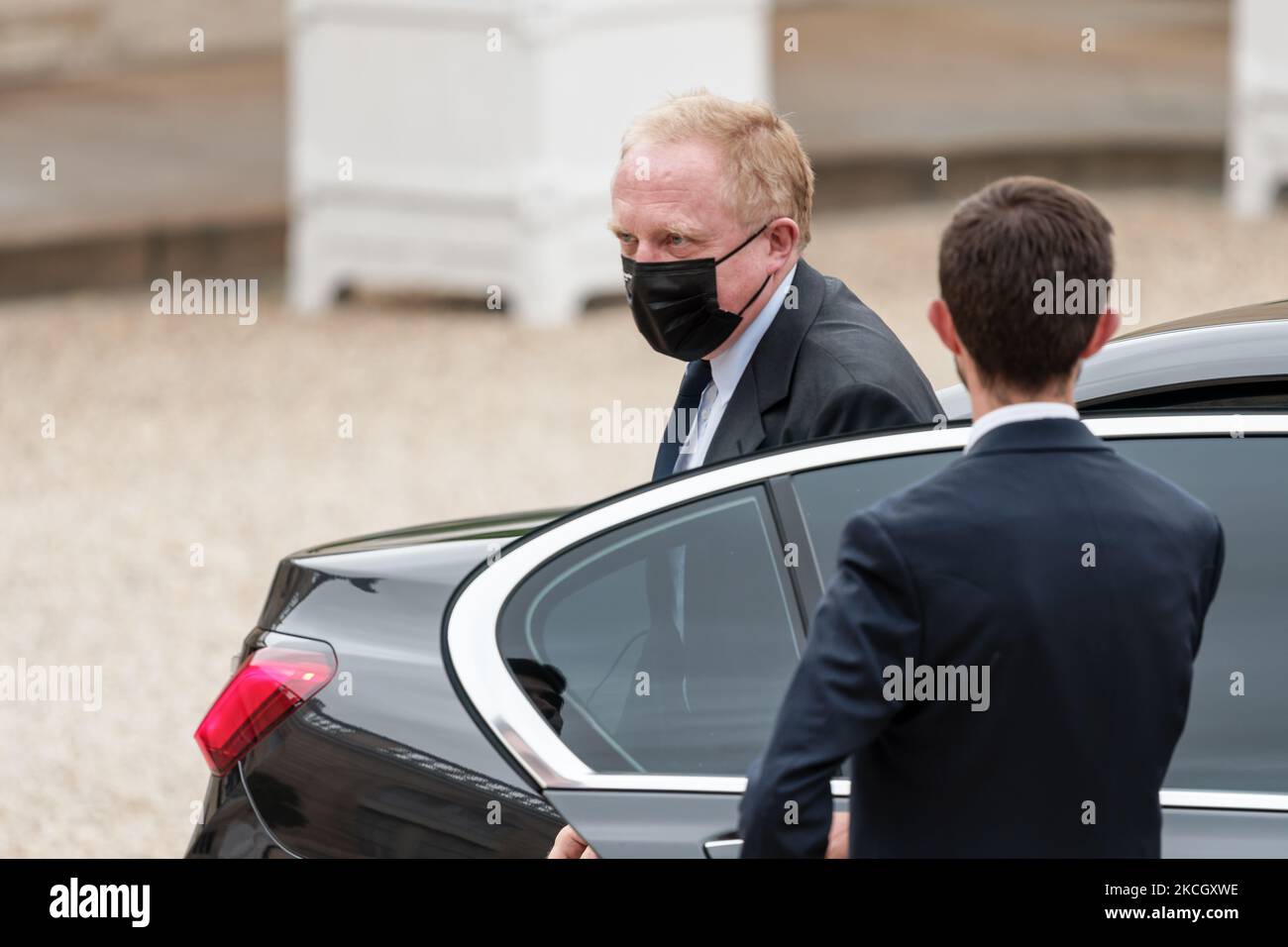 François-Henri Pinault, PDG du groupe français de luxe Kering, arrive pour dîner d'État avec le président italien Sergio Mattarella et sa fille Laura Mattarella, le président français Emmanuel Macron et sa femme Brigitte Macron à l'Elysée à Paris, sur 5 juillet 2021 (photo de Daniel Pier/NurPhoto) Banque D'Images