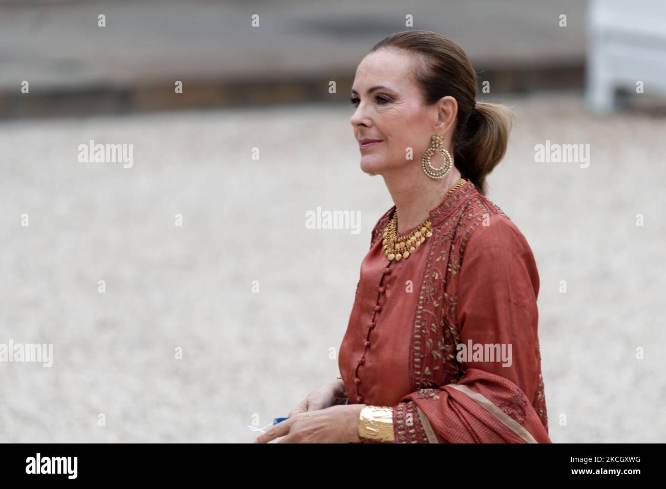 L'actrice Carole bouquet arrive pour dîner d'État avec le président italien Sergio Mattarella et sa fille Laura Mattarella, le président français Emmanuel Macron et sa femme Brigitte Macron à l'Elysée à Paris, sur 5 juillet 2021 (photo de Daniel Pier/NurPhoto) Banque D'Images