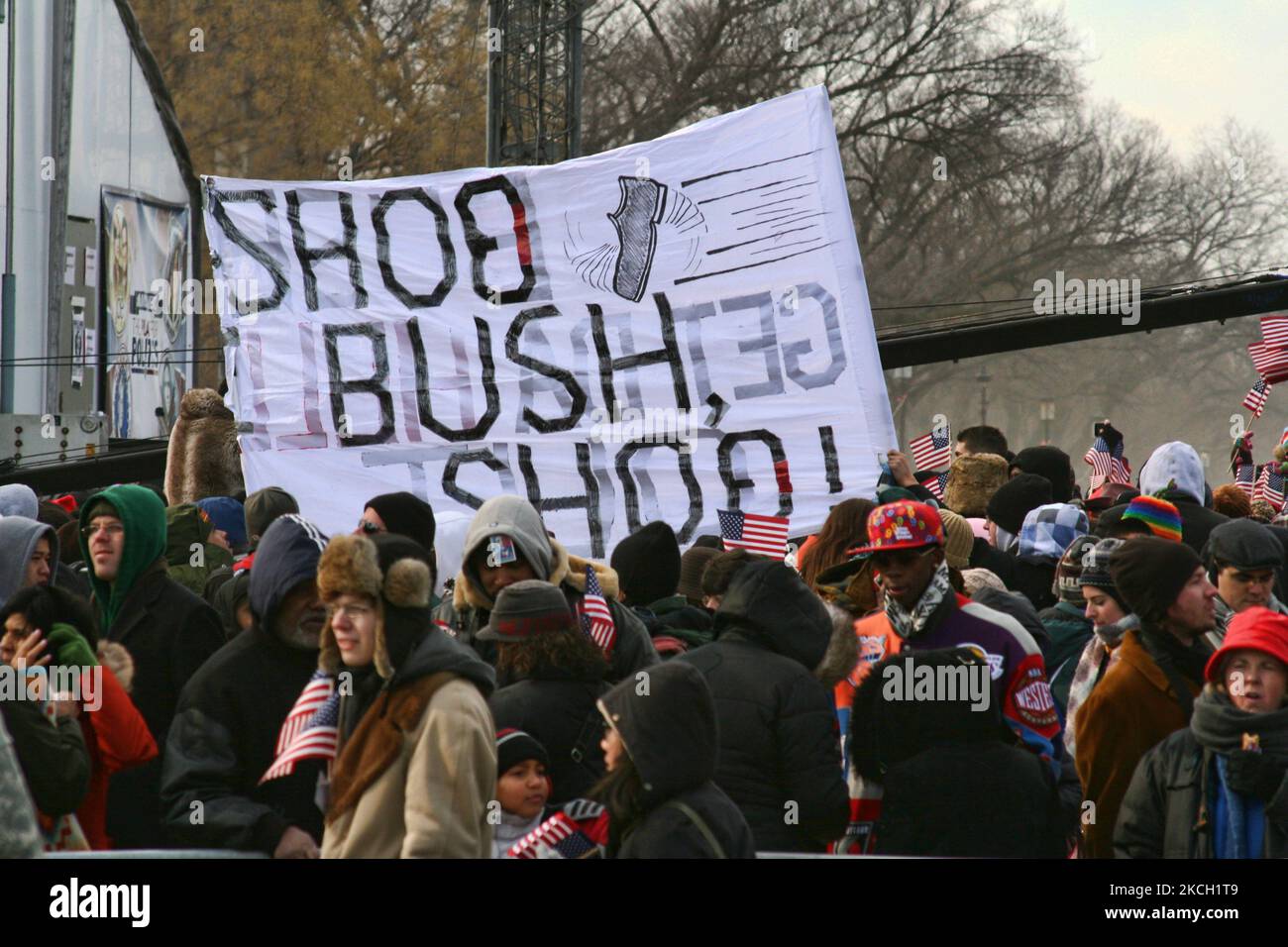 Grand groupe de manifestants lors d'une manifestation anti-George W. Bush lors de l'inauguration du président Barack Obama à Washington D.C., États-Unis d'Amérique, sur 20 janvier 2009. (Photo de Creative Touch Imaging Ltd./NurPhoto) Banque D'Images Grand groupe de manifestants lors d'une manifestation anti-George W. Bush lors de l'inauguration du président Barack Obama à Washington D.C., États-Unis d'Amérique, sur 20 janvier 2009. (Photo de Creative Touch Imaging Ltd./NurPhoto) Banque D'Images