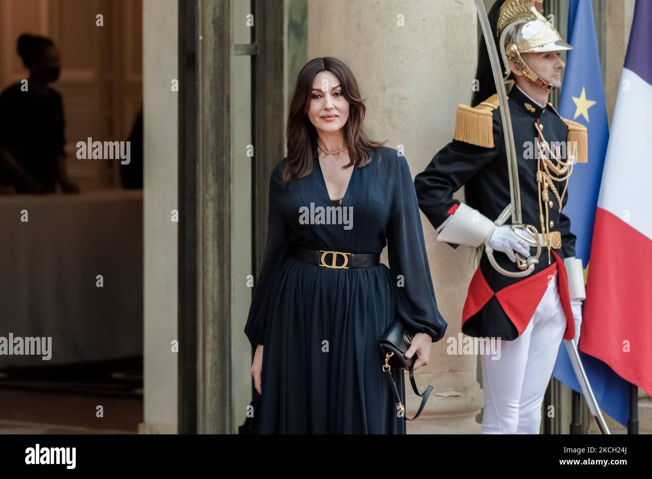 FRANCE – ITALIE – PARIS – PRÉSIDENT – MATTARELLA – MACRON – POLITIQUE – l'actrice Monica Bellucci arrive pour dîner d'État avec le président italien Sergio Mattarella et sa fille Laura Mattarella et le président français Emmanuel Macron et sa femme Brigitte Macron à l'Elysée à Paris, on 5 juillet, 2021 (photo par Daniel Pier/NurPhoto) Banque D'Images