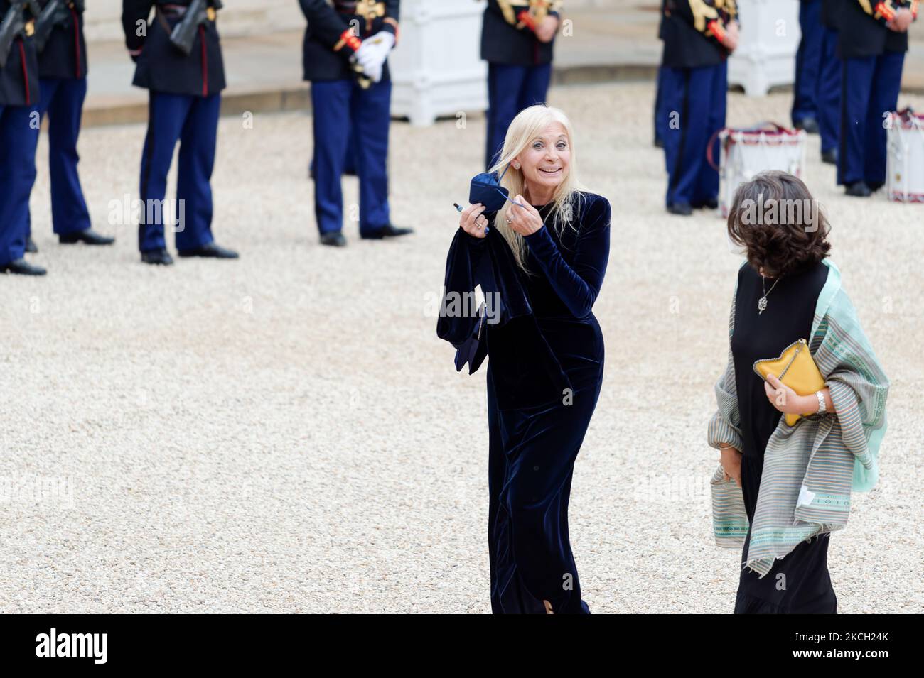 L'Ambassadeur d'Italie en France Teresa Castaldo (L) arrive pour dîner d'Etat avec le Président italien Sergio Mattarella et sa fille Laura Mattarella et le Président français Emmanuel Macron et sa femme Brigitte Macron à l'Elysée à Paris, sur 5 juillet 2021 (photo de Daniel Pier/NurPhoto) Banque D'Images