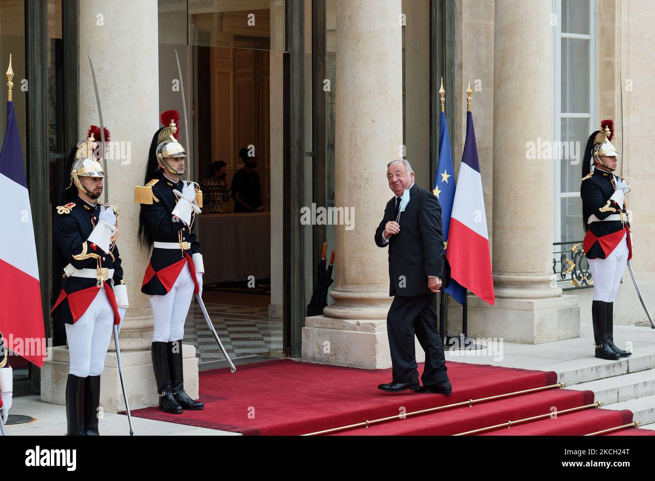 FRANCE – ITALIE – PARIS – PRÉSIDENT – MATTARELLA – MACRON – POLITIQUE – le président français du Sénat Gerard Larcher arrive pour dîner d'État avec le président italien Sergio Mattarella et sa fille Laura Mattarella, le président français Emmanuel Macron et sa femme Brigitte Macron à l'Elysée à Paris, Sur 5 juillet 2021 (photo par Daniel Pier/NurPhoto) Banque D'Images