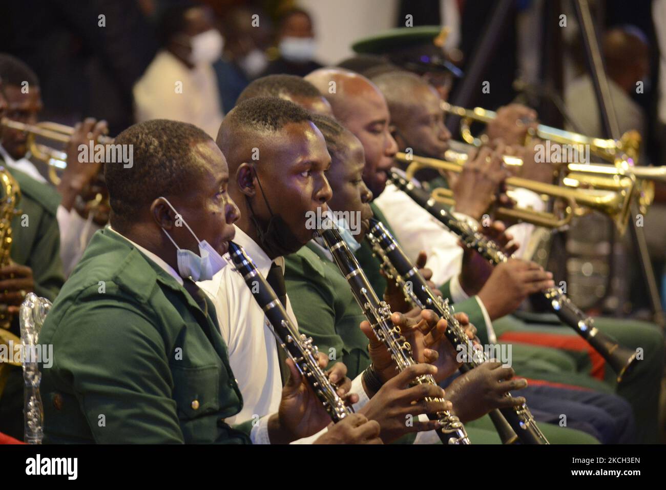 Des membres de la bande de l'armée nigériane se sont produits pendant le service de mise au repos du regretté Prophète Temitope Balogun Joshua, fondateur de Synagogue Eglise de toutes les nations (SCOAN) à Ikotun-Egbe, Lagos, Nigeria, vendredi, 9 juillet 2021. Le prophète Temitope Balogun Joshua, qui mourut 5 juin, fut enterré vendredi 9 juillet 2021 pendant une semaine d'inhumation. Photo d'Adekunle Ajayi (photo d'Adekunle Ajayi/NurPhoto) Banque D'Images