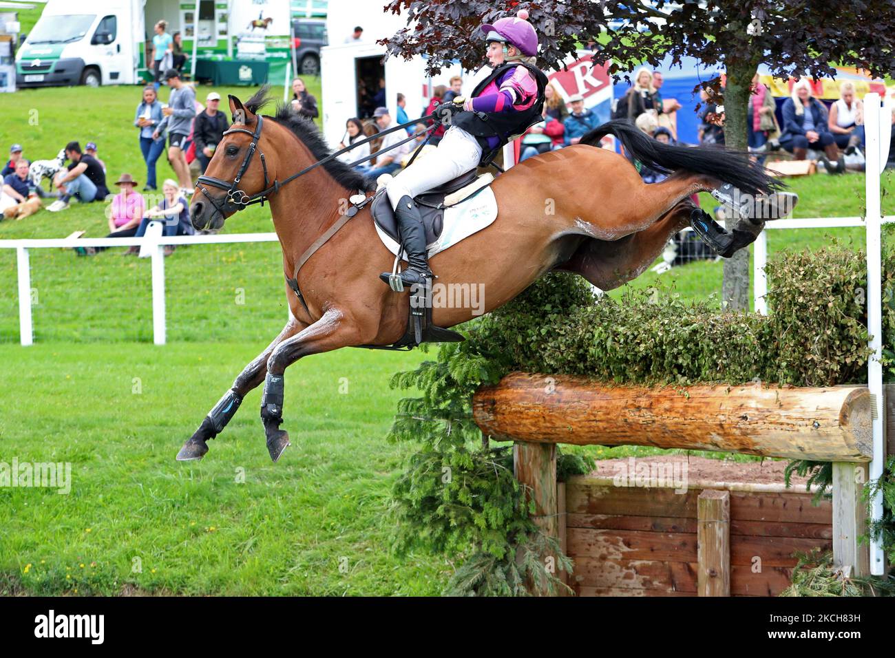 Ginny Howe à cheval Captain Clover pendant l'événement 4* de Cross Country au Barbury Castle International Horse Trials, Marlborough, Wiltshire, Royaume-Uni, le dimanche 11th juillet 2021. (Photo de Jon Bromley/MI News/NurPhoto) Banque D'Images