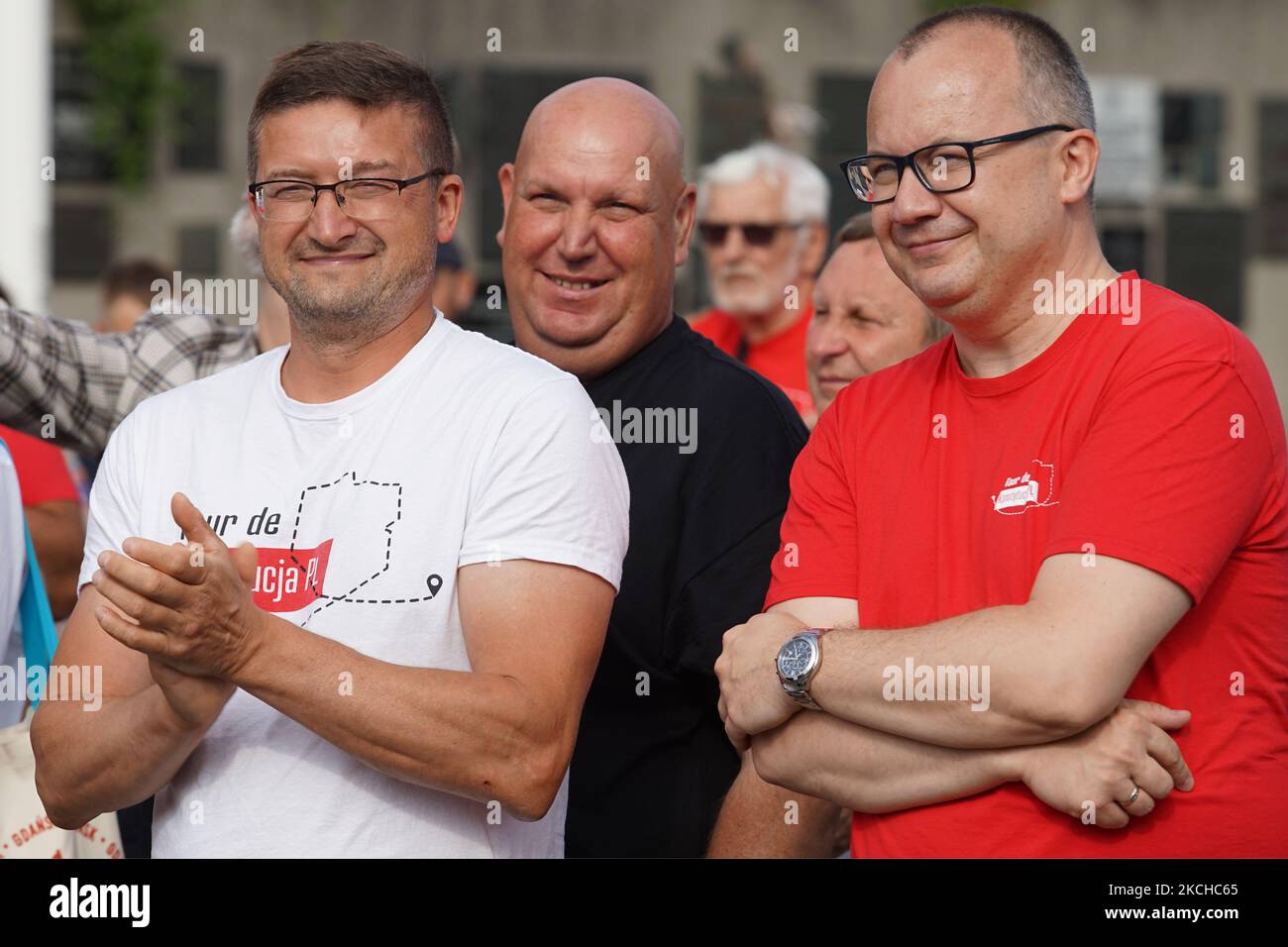Le juge Pawel Juszczyszyn (L) un des symboles de la défense des tribunaux indépendants en Pologne et Adam Bodnar sont vus à Gdansk, Pologne le 17 juillet 2021 Tour de la Constitution est un événement de promotion de la constitution polonaise et appelant à la restauration de l'état de droit dans un Parlement dirigé par le gouvernement autoritaire de droit et de justice (PiS) (photo de Michal Fludra/NurPhoto) Banque D'Images
