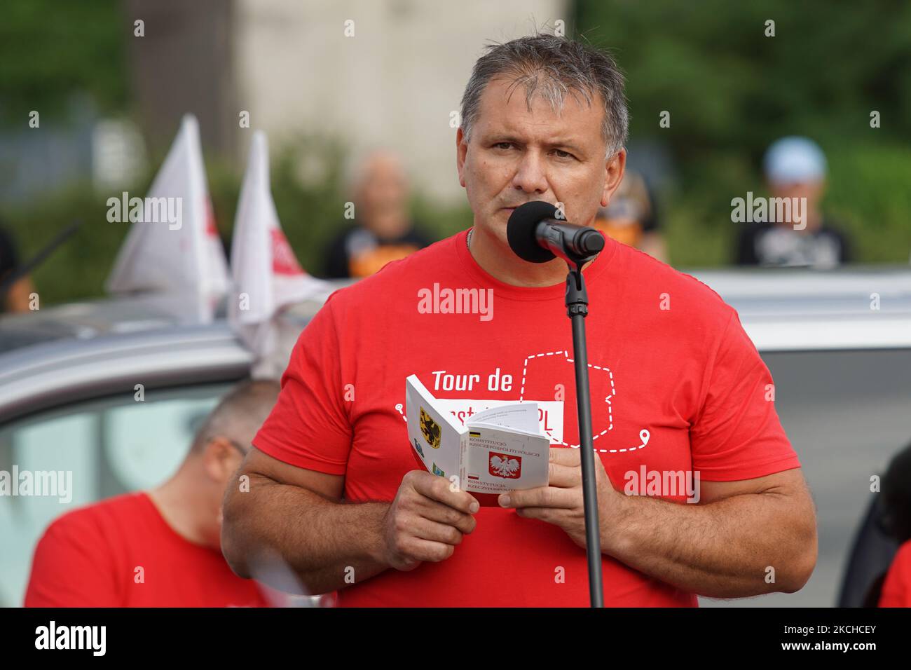 Le juge Waldemar Zurek, l'un des symboles de la défense des tribunaux indépendants en Pologne, qui ont une constitution polonaise et kashoubienne bilingue, est vu à Gdansk, Pologne le 17 juillet 2021 Tour de la Constitution est un événement de promotion de la constitution polonaise et appelant à la restauration de l'état de droit dans un Parlement dirigé par le gouvernement autoritaire de droit et de justice (PiS) (photo de Michal Fludra/NurPhoto) Banque D'Images