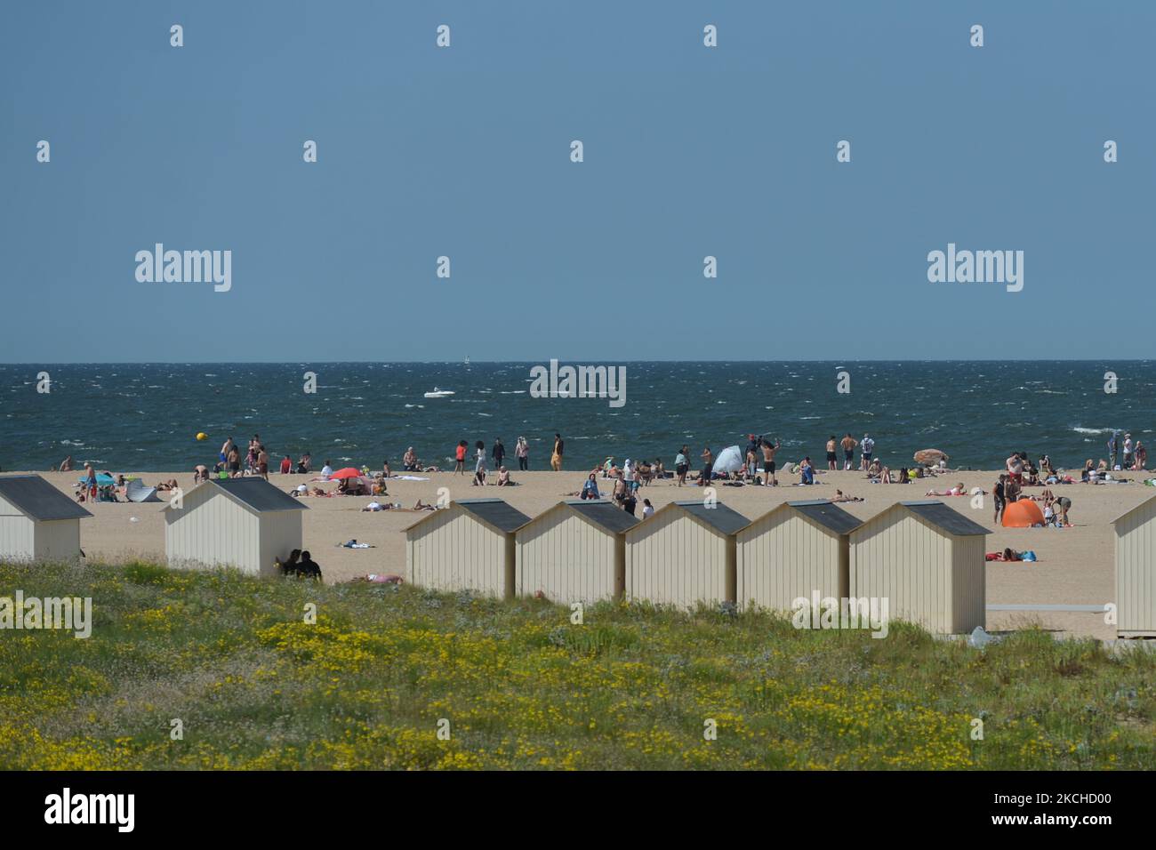 Plage de Riva-Bella à Ouistreham. Le dimanche, 18 juillet 2021, à Ouistreham, Calvados, Normandie, France. (Photo par Artur Widak/NurPhoto) Banque D'Images