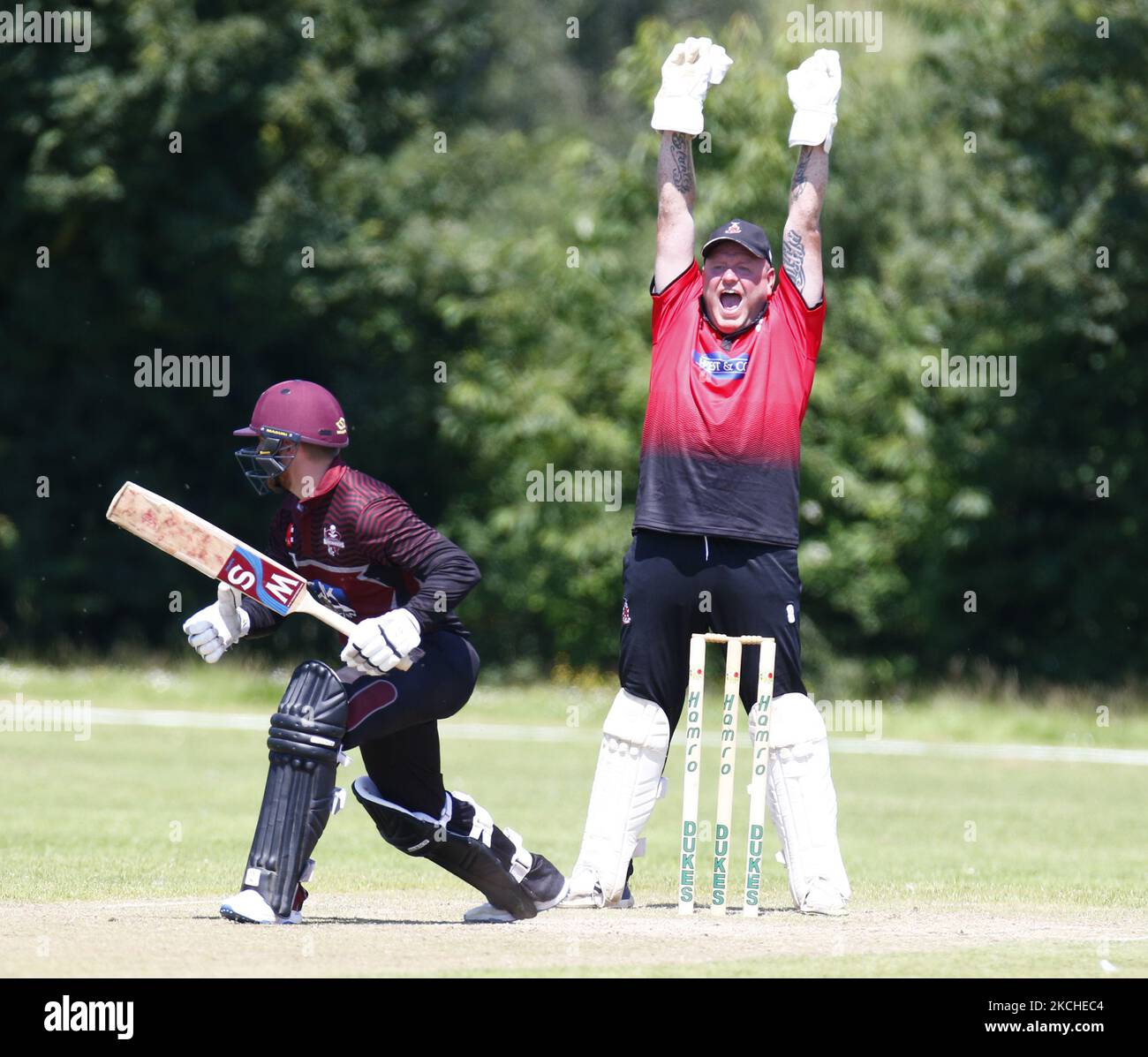 L-R Aaron West de Brentwood CC et Paul Murray JNR de Hornchurch CCduring Dukes Essex T20 Concours - demi-finale entre Brentwood CC et Hornchurch CC au Toby Howe Cricket Club, Billericay le 18th juillet 2021 (photo par action Foto Sport/NurPhoto) Banque D'Images