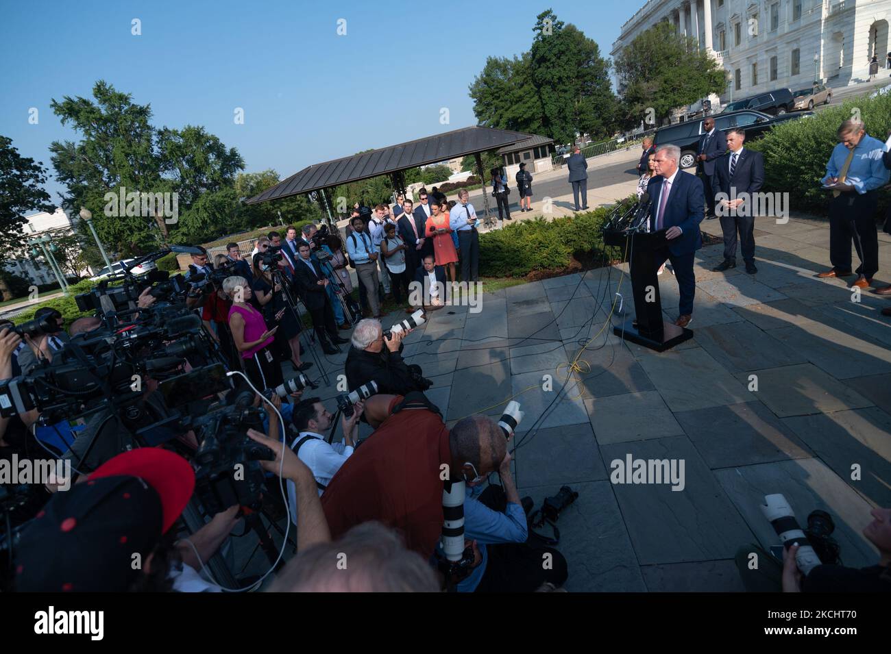 Le chef de la République, Kevin McCarthy, le whip républicain Steve Scalise, le député Jim Jordan, la présidente de la Conférence républicaine, Elise Stefanik et d'autres, tiennent une conférence de presse devant le Capitole des États-Unis 27 juillet 2021 à Washington, DC. Le chef McCarthy a tenu une conférence de presse pour discuter du Comité 6 janvier. (Photo de Zach D Roberts/NurPhoto) Banque D'Images