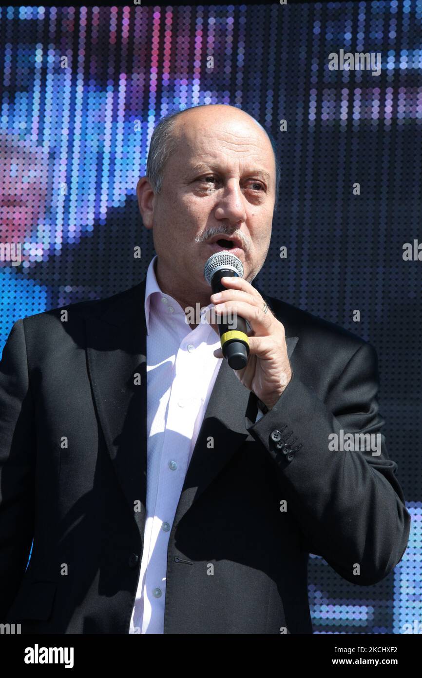 Anupam Kher, acteur de Bollywood, lors de la première partie du film indo-canadien Bollywood (Speedy Singhs) lors du Festival international du film de Toronto (TIFF) 2011 organisé par la ville de Brampton, Ontario, Canada, on 11 septembre 2011. La première a été l'occasion de la participation de plusieurs stars de Bollywood et de musiciens punjabi qui ont lancé l'événement avec une touche indienne festive. (Photo de Creative Touch Imaging Ltd./NurPhoto) Banque D'Images