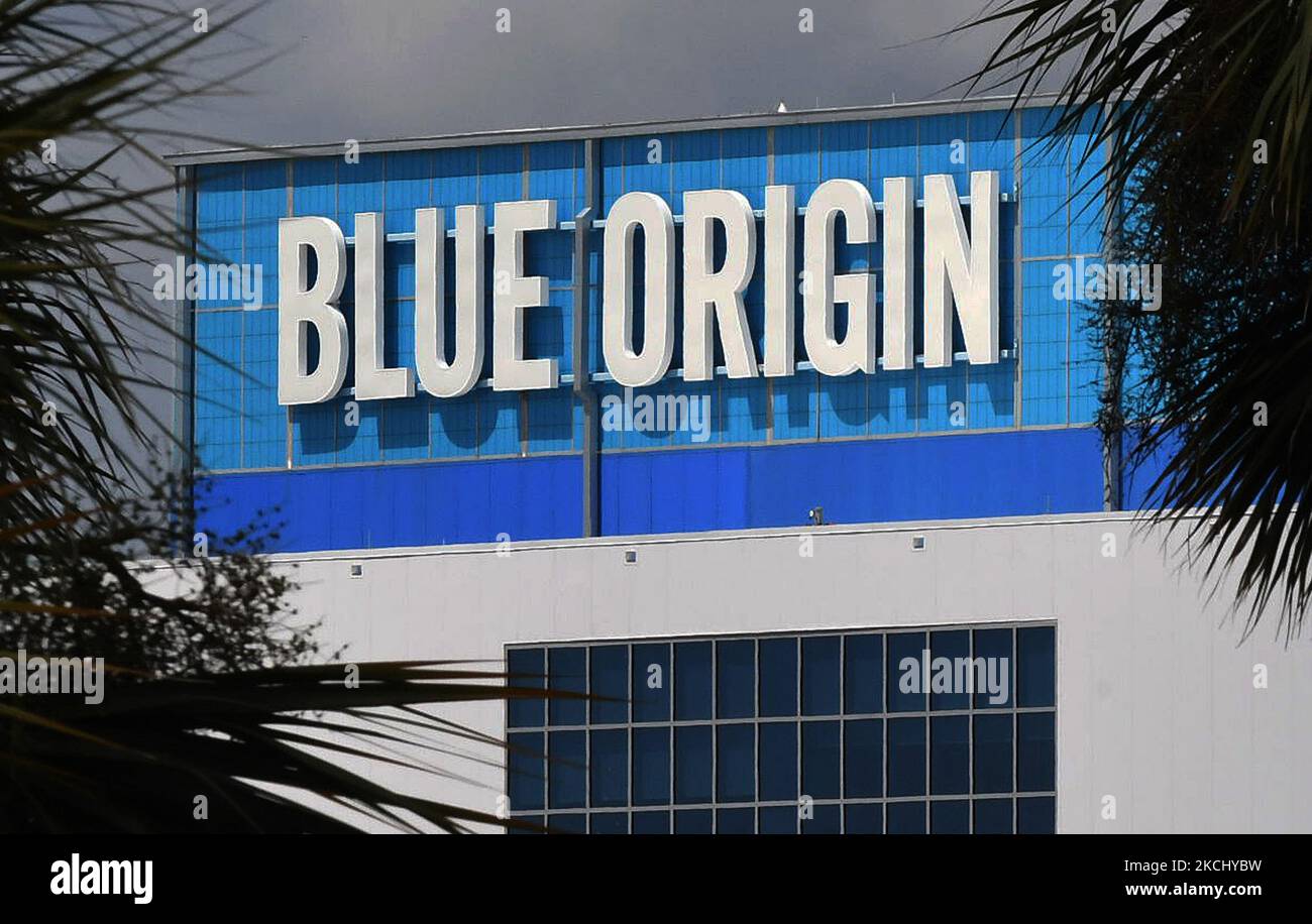 L'usine de fusées New Glenn de Blue Origin est vue sur 29 juillet 2021 à Cape Canaveral, Floride. Blue Origin repousse le premier lancement de sa fusée New Glenn à la fin de 2022 pour des raisons techniques et financières suite à la décision de la Force spatiale de ne pas choisir Blue Origin comme fournisseur de lancement de sécurité nationale. (Photo de Paul Hennessy/NurPhoto) Banque D'Images