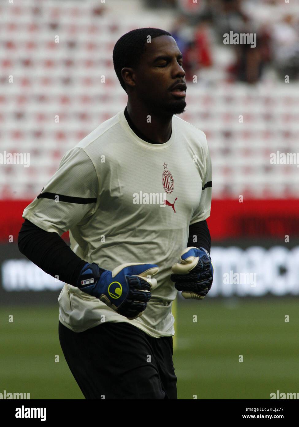 Mike Maignan lors d'un match amical entre Nice et Milan à Nice, sur 31 juillet 2021. (Photo de Loris Roselli/NurPhoto) Banque D'Images