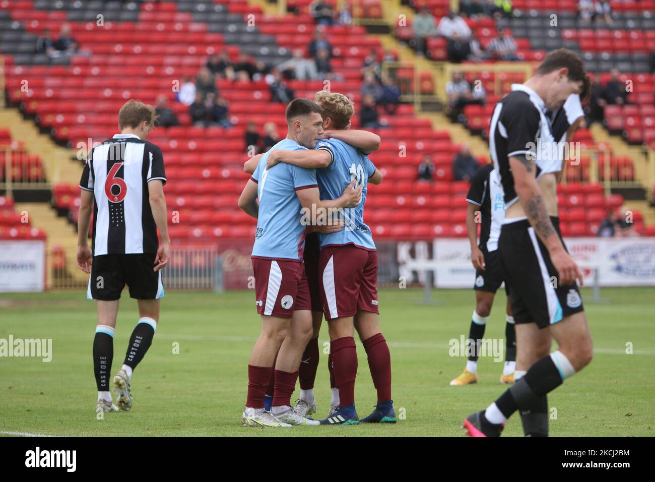 Les joueurs de Gateshead célèbrent un but lors du match amical d'avant-saison entre Gateshead et Newcastle United au stade international de Gateshead, à Gateshead, le samedi 31st juillet 2021. (Photo de will Matthews/MI News/NurPhoto) Banque D'Images