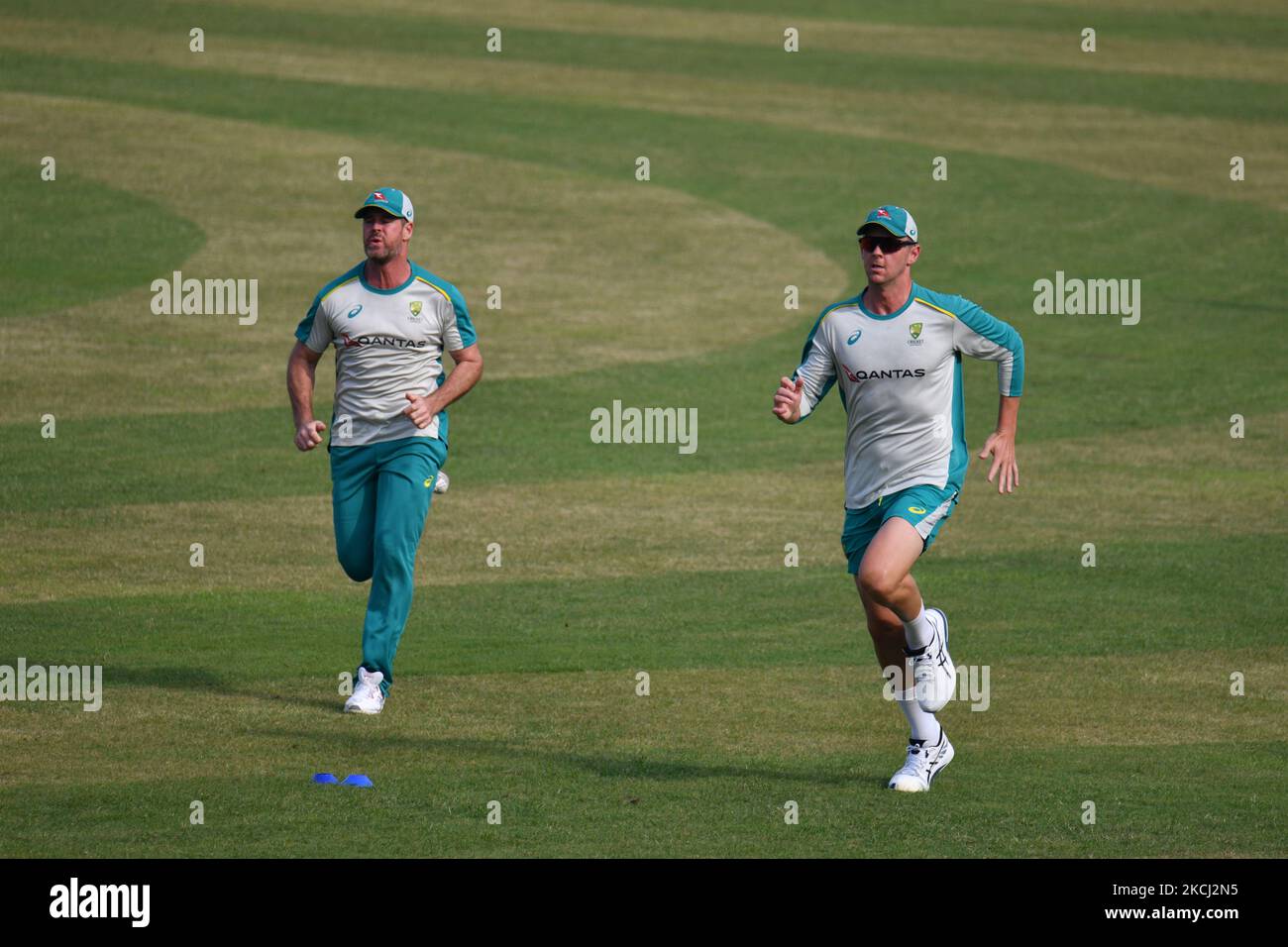 Justin Langer, entraîneur de cricket de l'Australie, lors d'une séance d'entraînement au stade national de cricket Sher e Bangla à Dhaka, au Bangladesh, sur le 1 août 2021, avant leur match de cricket de T20 contre le Bangladesh. (Photo de Zabed Hasnain Chowdhury/NurPhoto) Banque D'Images