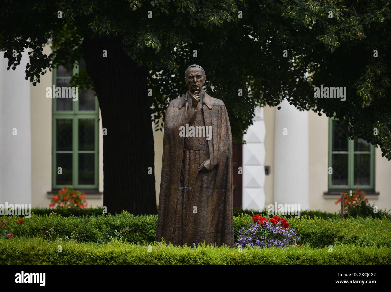 Monument dans la cour de la Curie métropolitaine de Lublin commémorant le primat de Pologne, le cardinal Stefan Wyszynski. Le cardinal Wyszynski devait être béatifié à Varsovie le 7 juin 2020, mais la béatification a été retardée en raison de la pandémie COVID-19 et reportée au 12 septembre 2021. Samedi, 31 juillet 2021, à Lublin, Lublin Voivodeship, Pologne. (Photo par Artur Widak/NurPhoto) Banque D'Images