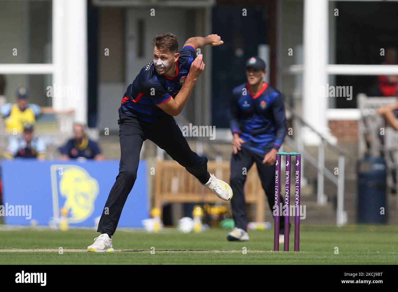Tom Bailey de Lancashire Bowls lors du match de la Royal London One Day Cup entre le Durham County Cricket Club et le Lancashire à Roseworth Terrace, Newcastle upon Tyne, le jeudi 5th août 2021. (Photo de will Matthews/MI News/NurPhoto) Banque D'Images