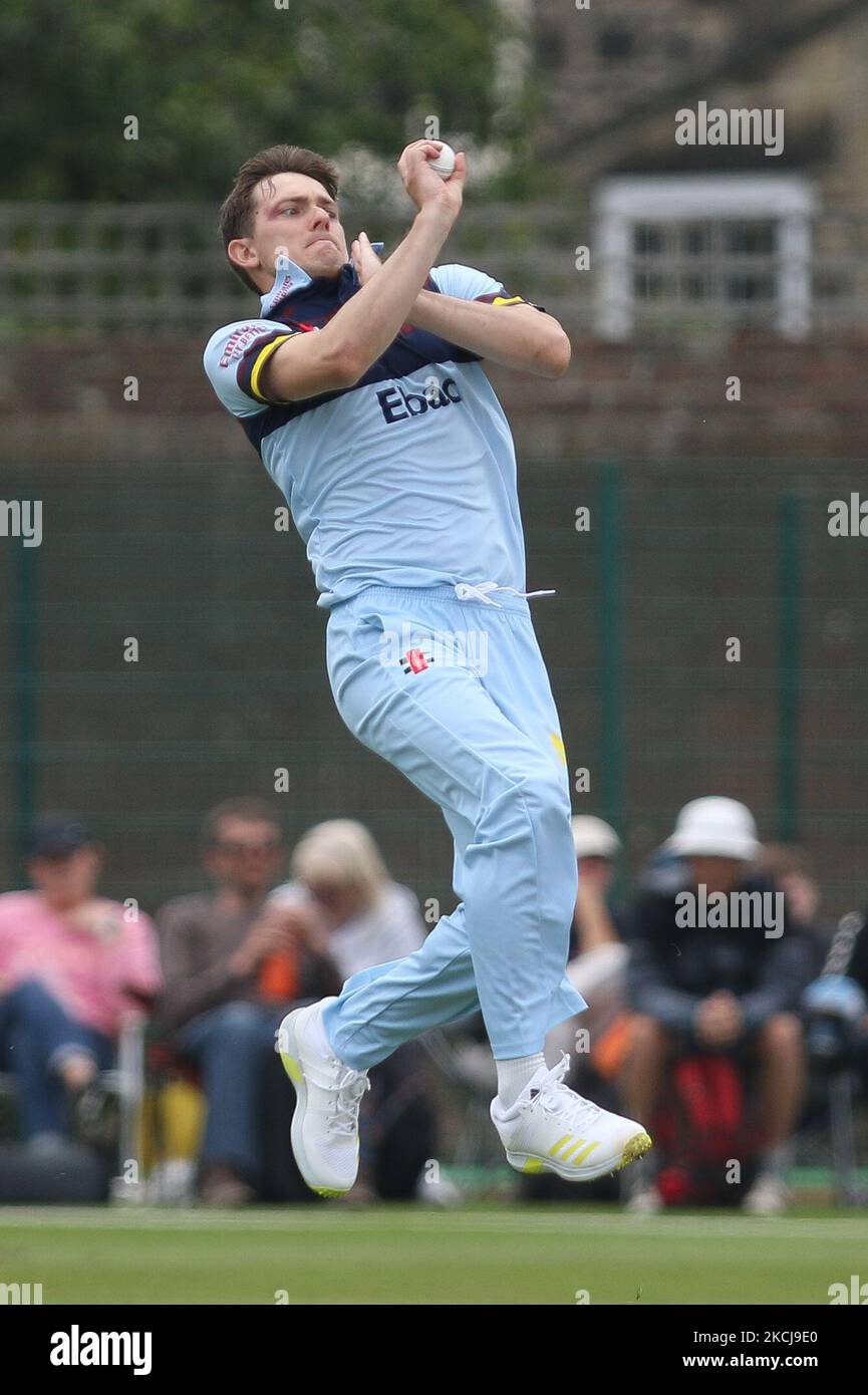 Matt Salisbury de Durham Bowls lors du match de la Royal London One Day Cup entre le Durham County Cricket Club et le Lancashire à Roseworth Terrace, Newcastle upon Tyne, le jeudi 5th août 2021. (Photo de will Matthews/MI News/NurPhoto) Banque D'Images