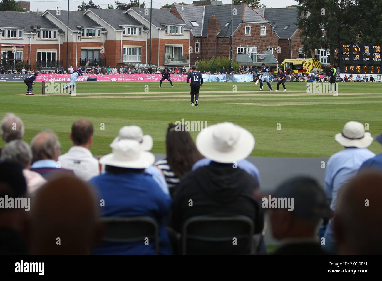Les fans se penseront sur le match de la Royal London One Day Cup entre le Durham County Cricket Club et le Lancashire à Roseworth Terrace, Newcastle upon Tyne, le jeudi 5th août 2021. (Photo de will Matthews/MI News/NurPhoto) Banque D'Images